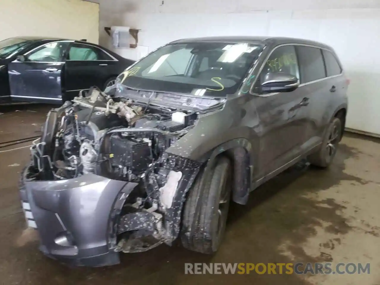 2 Photograph of a damaged car 5TDBZRFH5KS978851 TOYOTA HIGHLANDER 2019