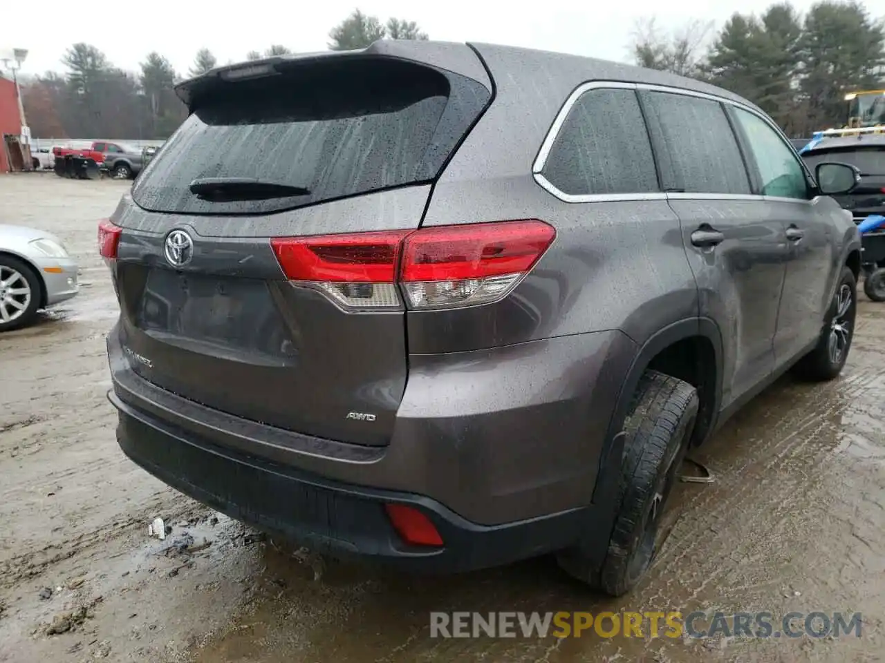 4 Photograph of a damaged car 5TDBZRFH5KS980227 TOYOTA HIGHLANDER 2019