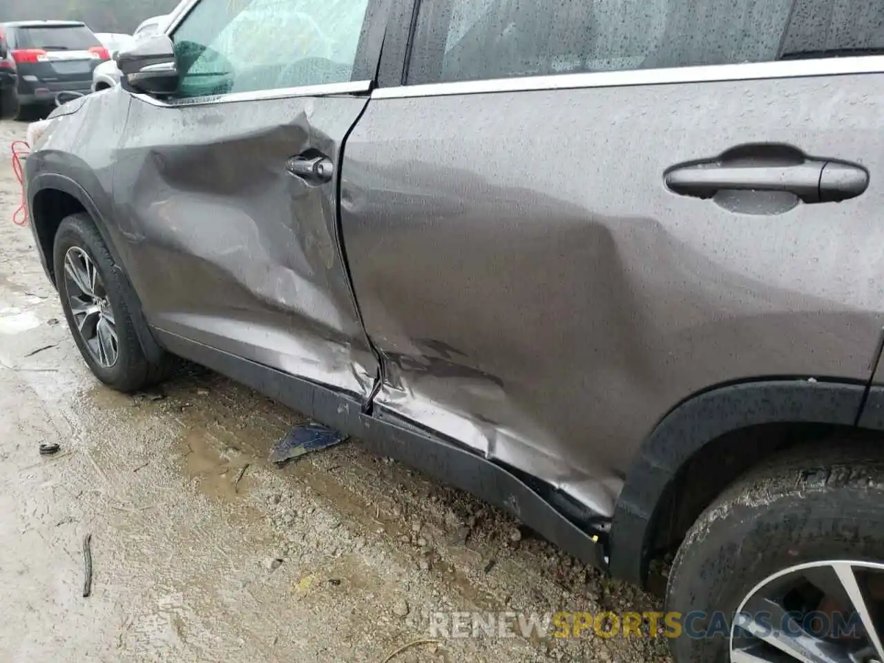 9 Photograph of a damaged car 5TDBZRFH5KS980227 TOYOTA HIGHLANDER 2019