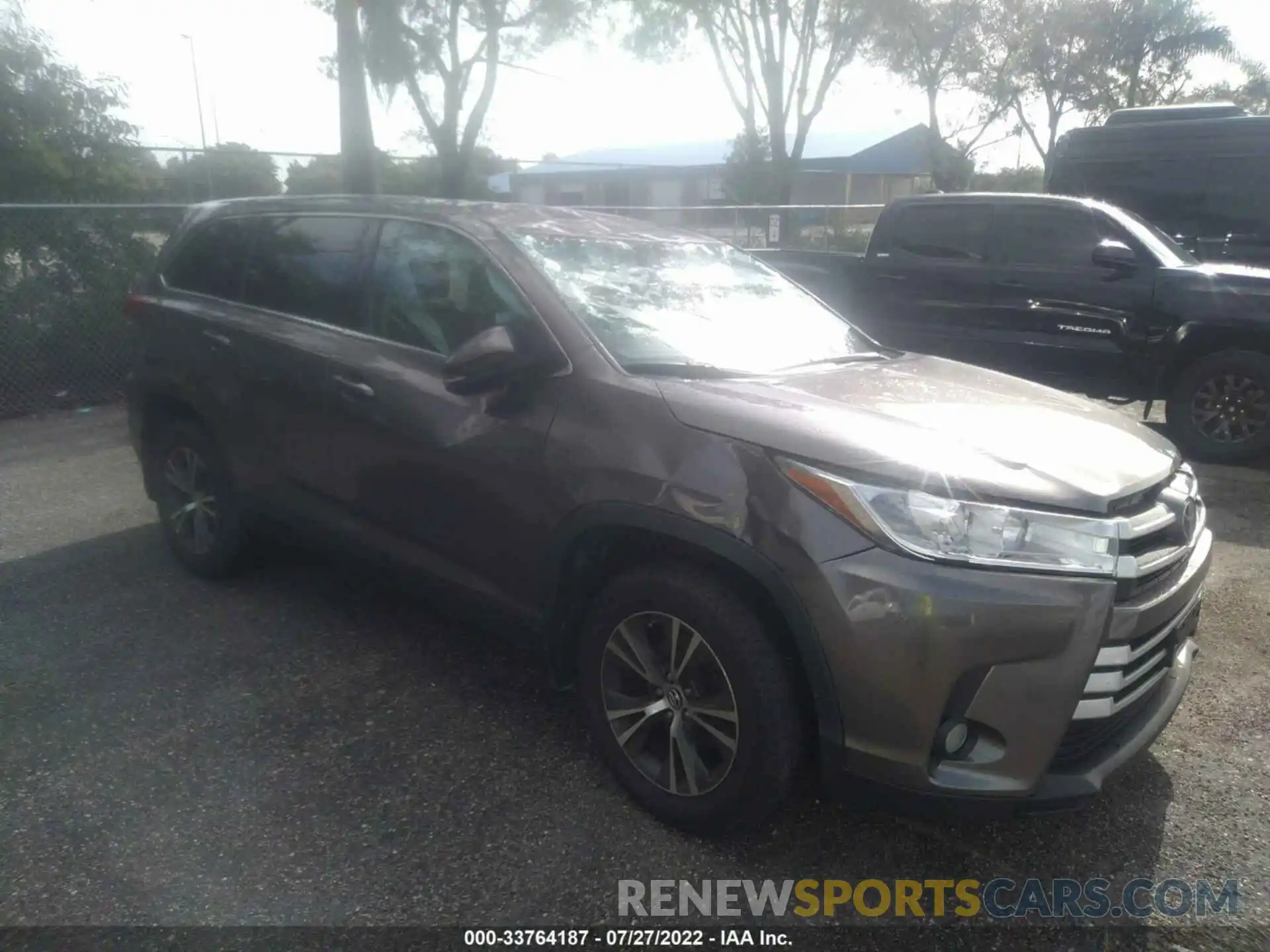 1 Photograph of a damaged car 5TDBZRFH5KS982415 TOYOTA HIGHLANDER 2019