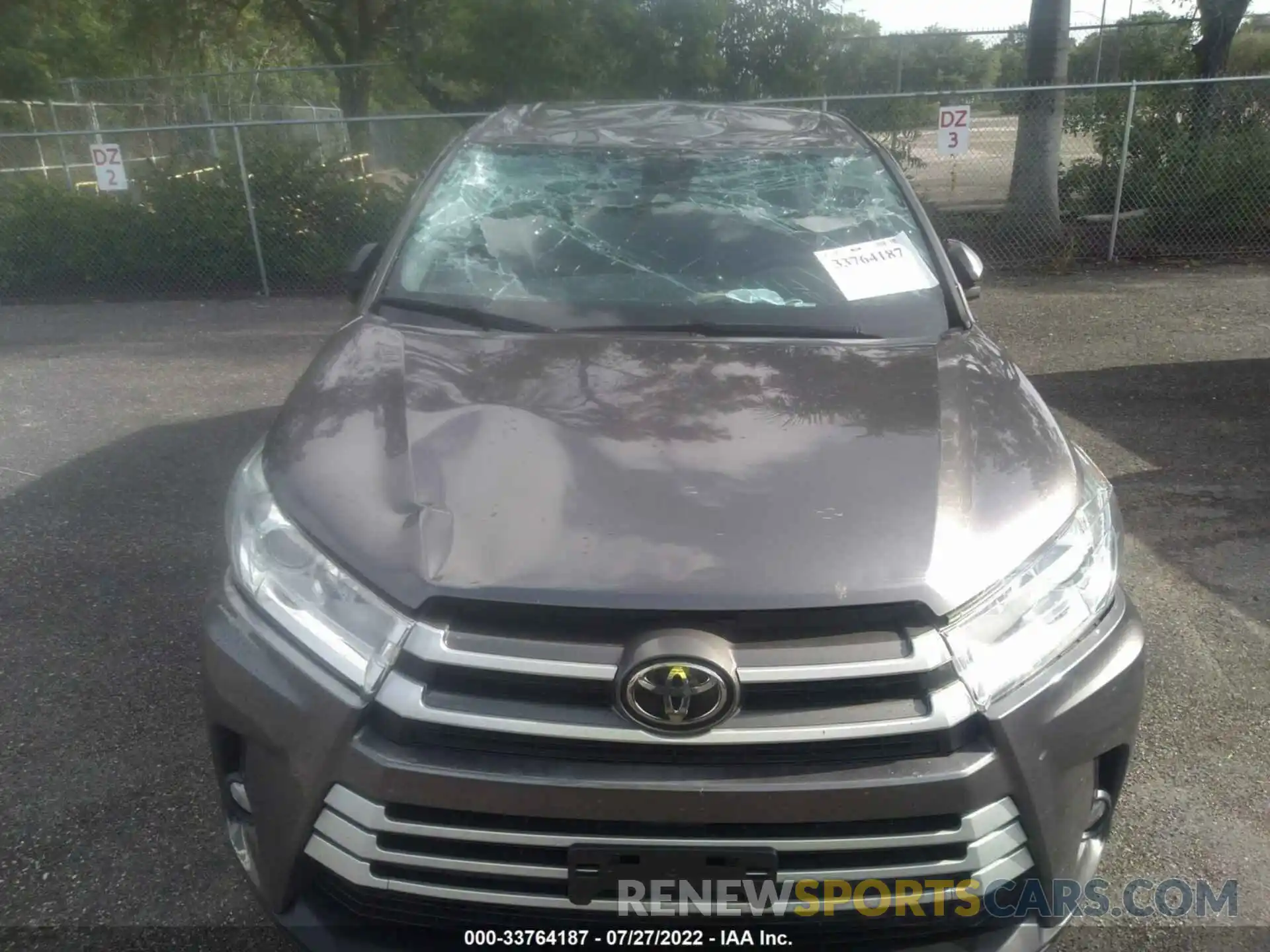 6 Photograph of a damaged car 5TDBZRFH5KS982415 TOYOTA HIGHLANDER 2019