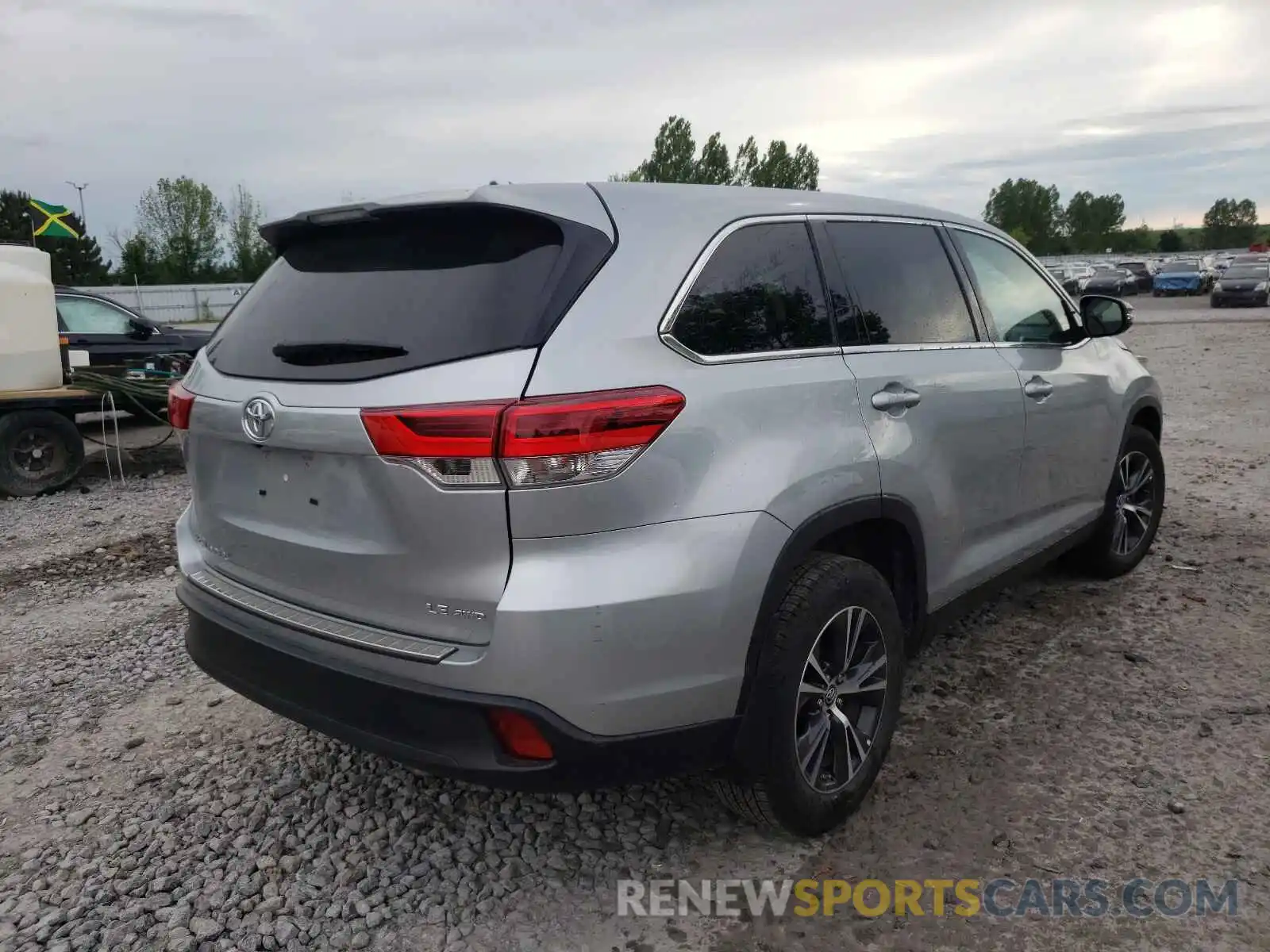 4 Photograph of a damaged car 5TDBZRFH5KS994788 TOYOTA HIGHLANDER 2019