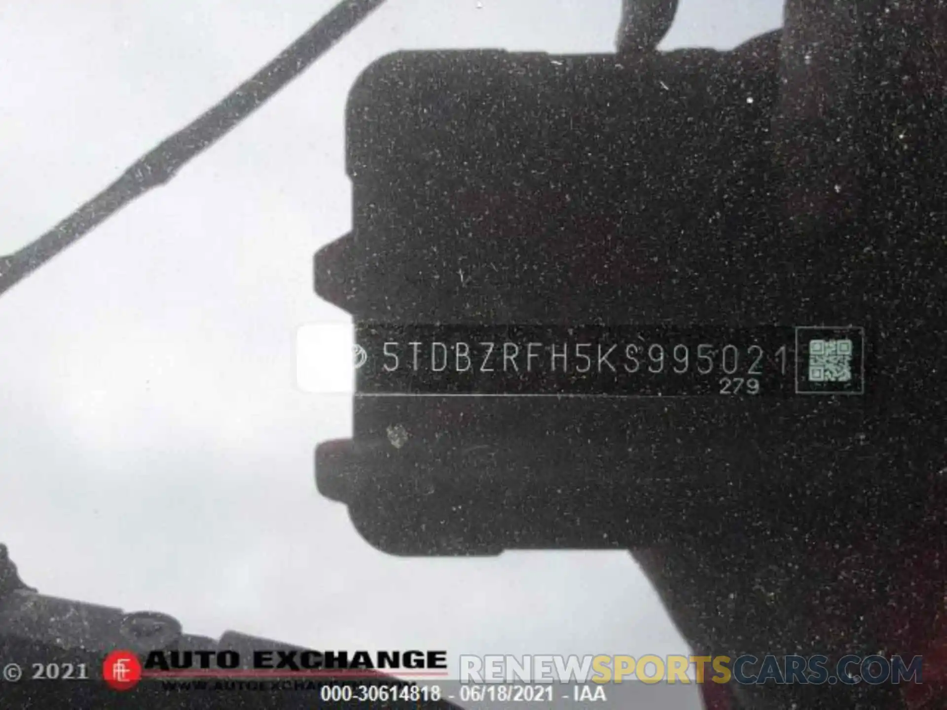 14 Photograph of a damaged car 5TDBZRFH5KS995021 TOYOTA HIGHLANDER 2019