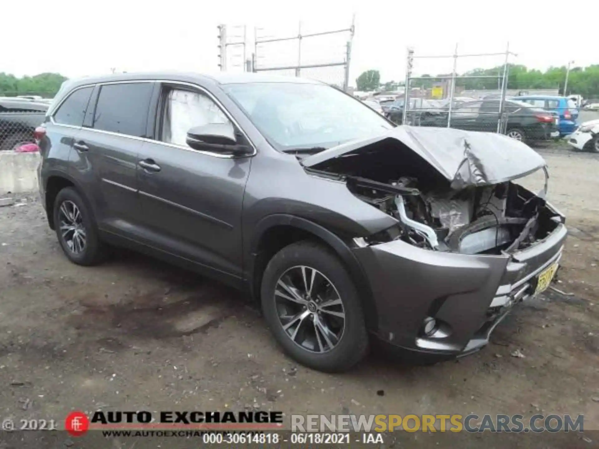 2 Photograph of a damaged car 5TDBZRFH5KS995021 TOYOTA HIGHLANDER 2019