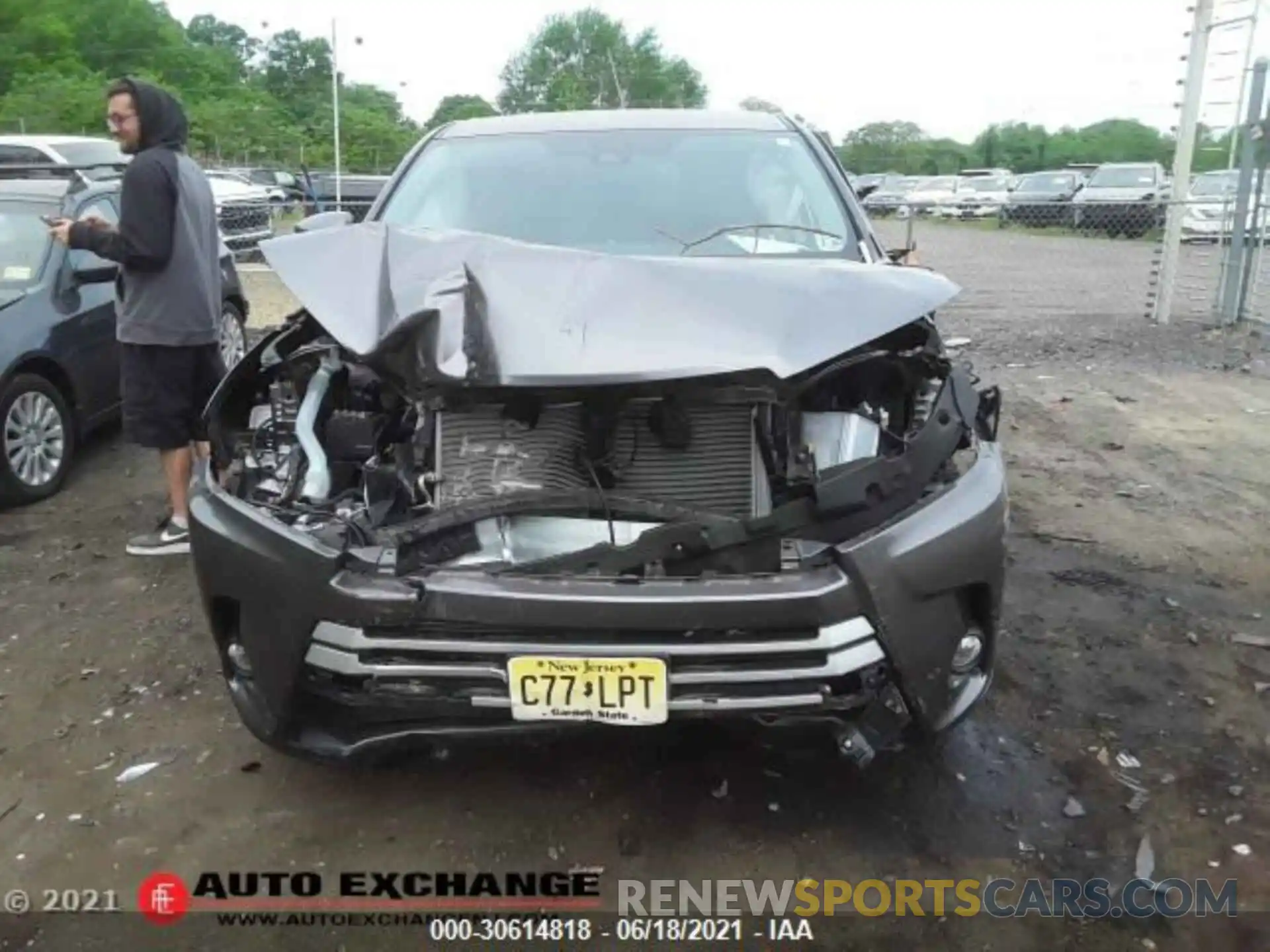 3 Photograph of a damaged car 5TDBZRFH5KS995021 TOYOTA HIGHLANDER 2019