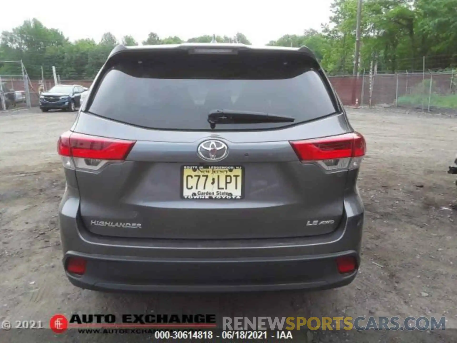 6 Photograph of a damaged car 5TDBZRFH5KS995021 TOYOTA HIGHLANDER 2019