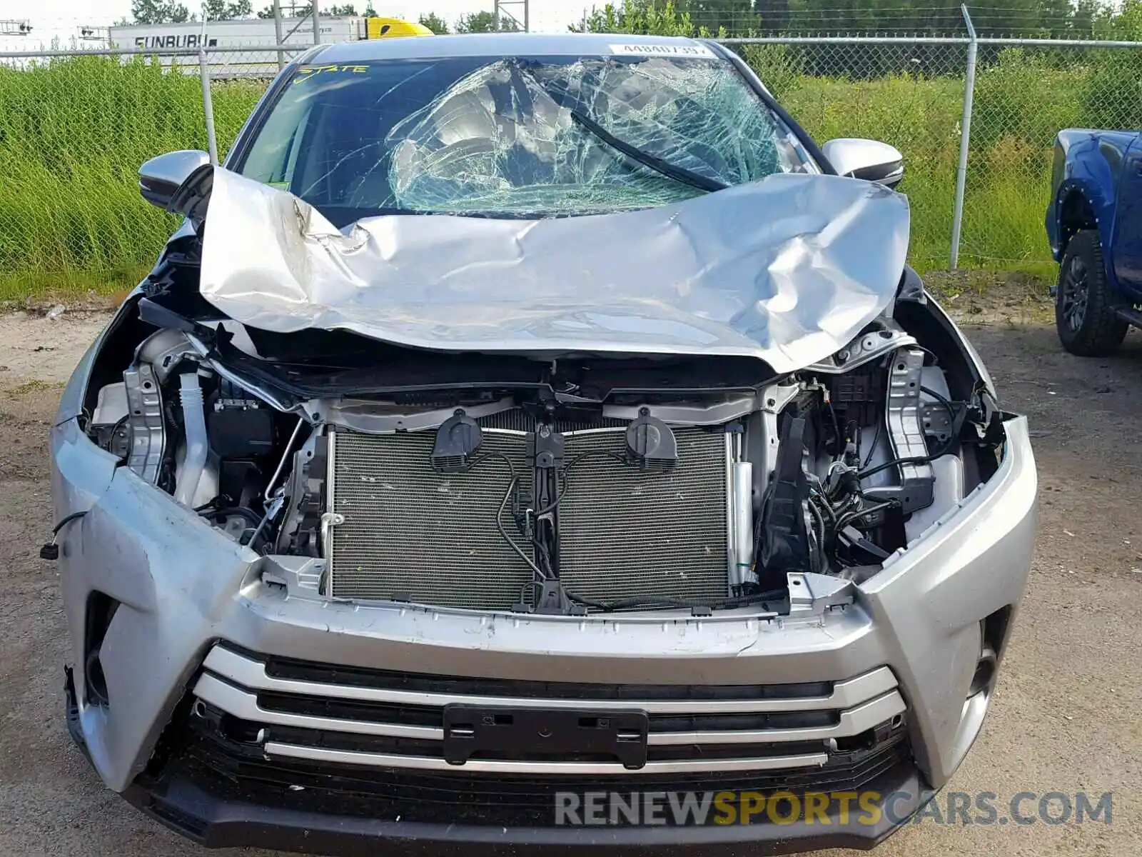 9 Photograph of a damaged car 5TDBZRFH5KS997352 TOYOTA HIGHLANDER 2019