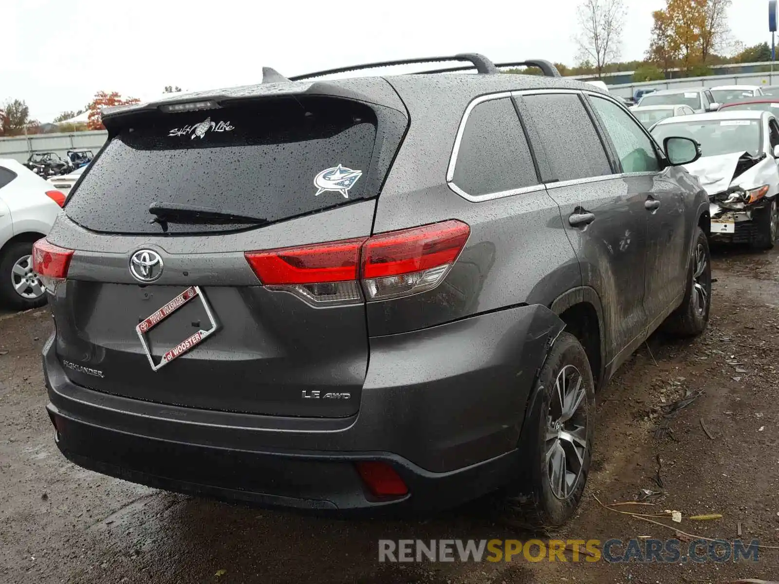 4 Photograph of a damaged car 5TDBZRFH6KS701805 TOYOTA HIGHLANDER 2019