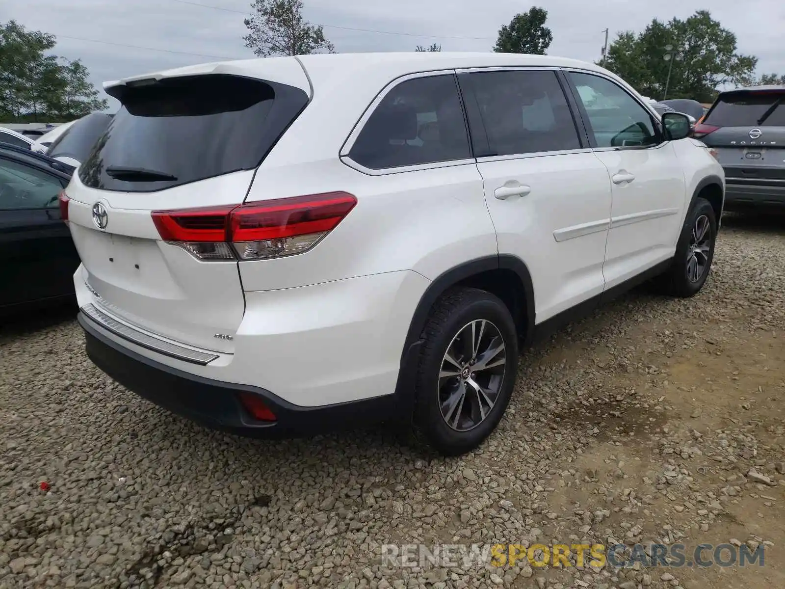 4 Photograph of a damaged car 5TDBZRFH6KS712089 TOYOTA HIGHLANDER 2019