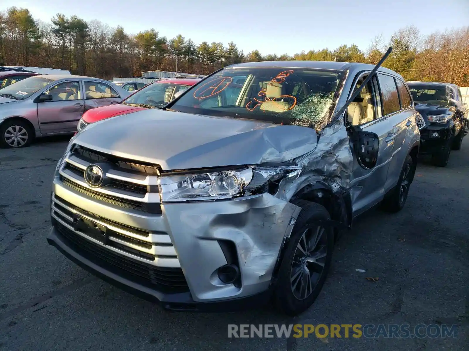 2 Photograph of a damaged car 5TDBZRFH6KS717289 TOYOTA HIGHLANDER 2019