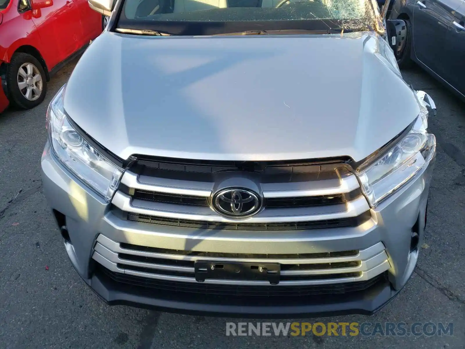 7 Photograph of a damaged car 5TDBZRFH6KS717289 TOYOTA HIGHLANDER 2019