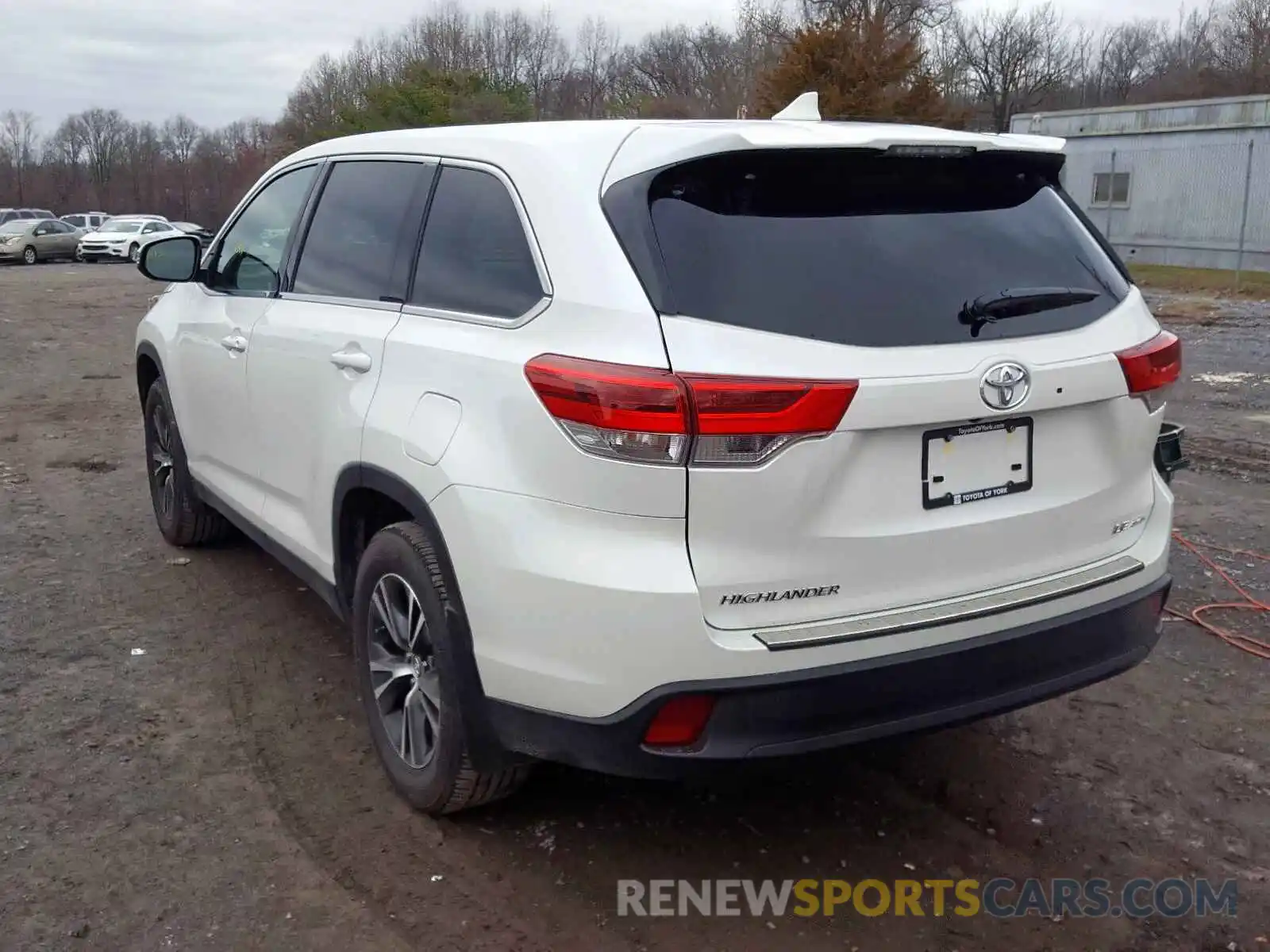 3 Photograph of a damaged car 5TDBZRFH6KS720967 TOYOTA HIGHLANDER 2019