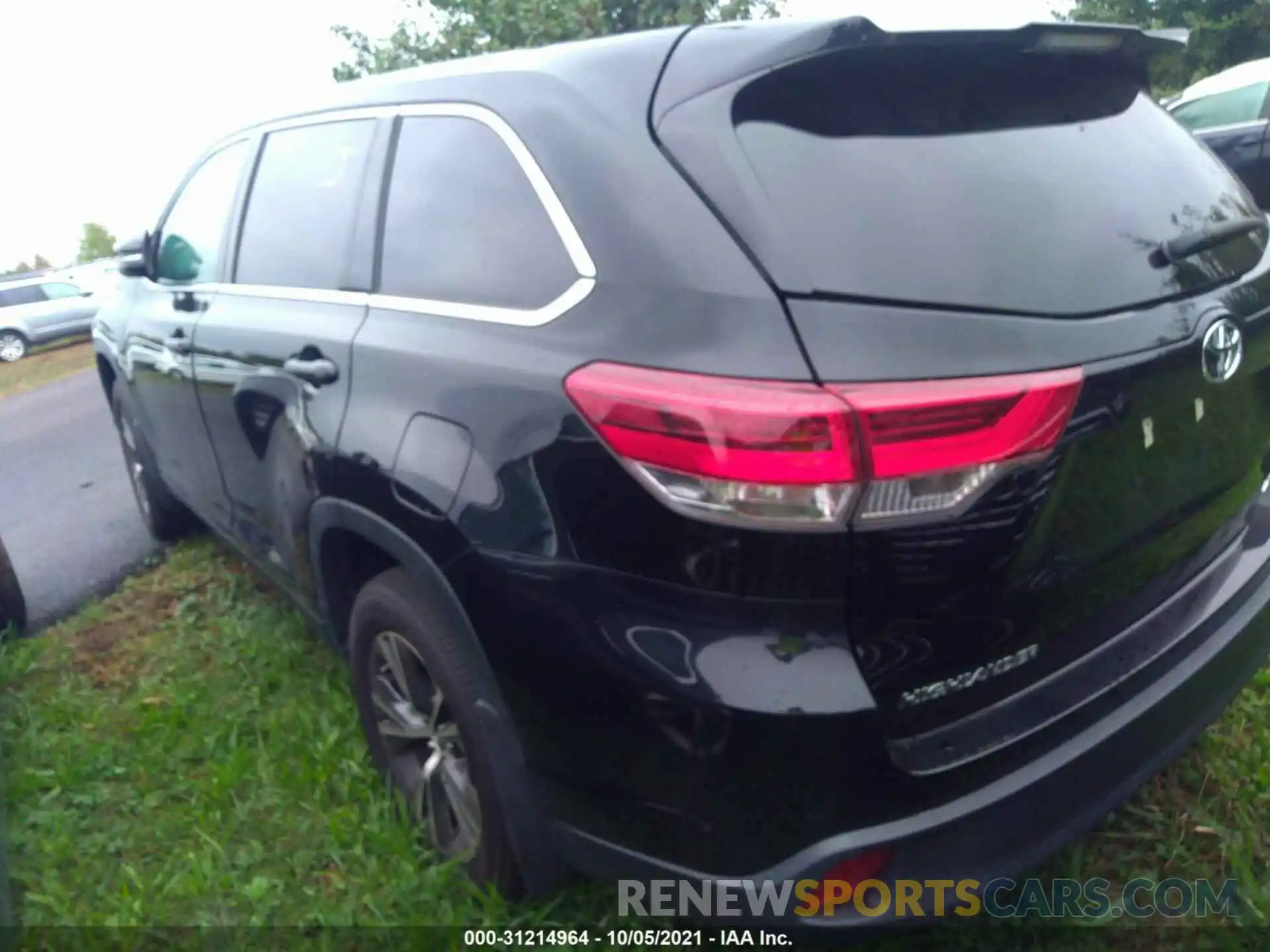 3 Photograph of a damaged car 5TDBZRFH6KS721181 TOYOTA HIGHLANDER 2019