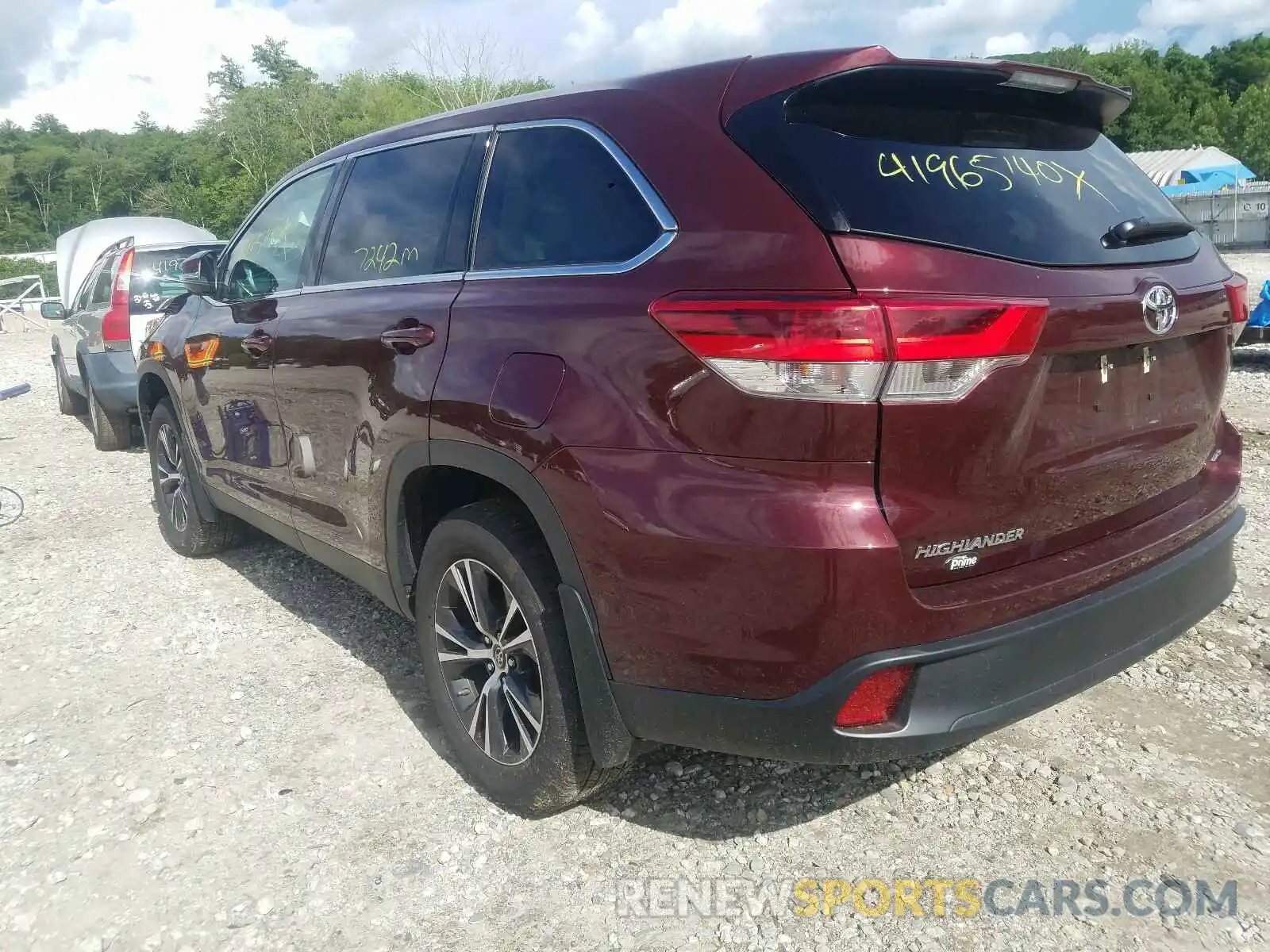 3 Photograph of a damaged car 5TDBZRFH6KS727174 TOYOTA HIGHLANDER 2019