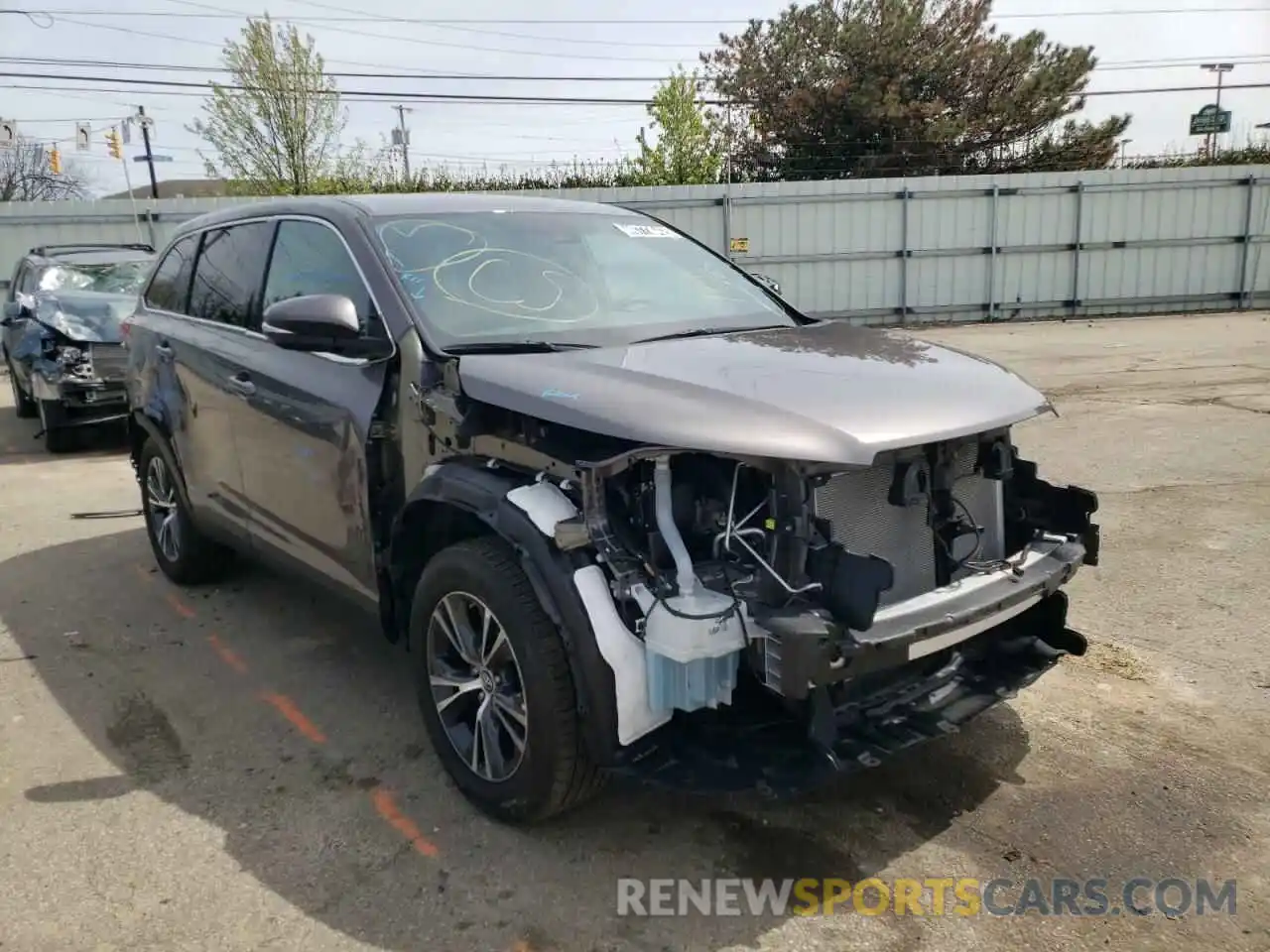 1 Photograph of a damaged car 5TDBZRFH6KS728406 TOYOTA HIGHLANDER 2019