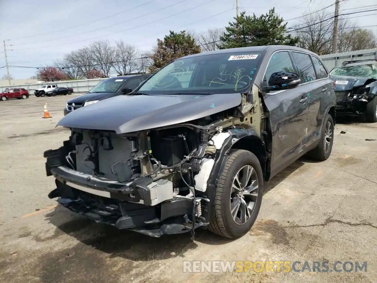 2 Photograph of a damaged car 5TDBZRFH6KS728406 TOYOTA HIGHLANDER 2019