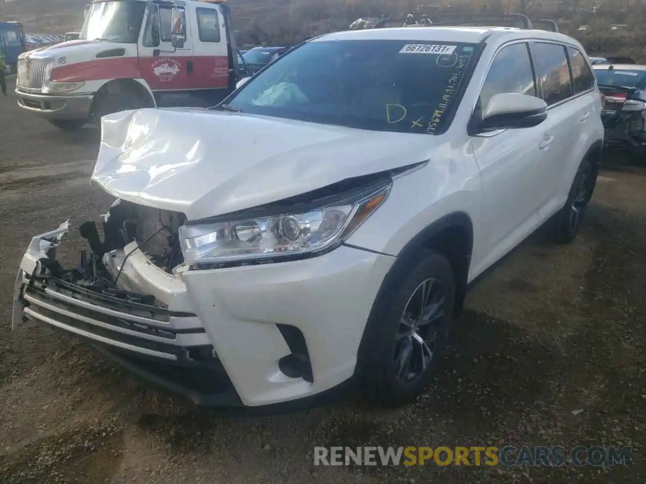 2 Photograph of a damaged car 5TDBZRFH6KS733525 TOYOTA HIGHLANDER 2019