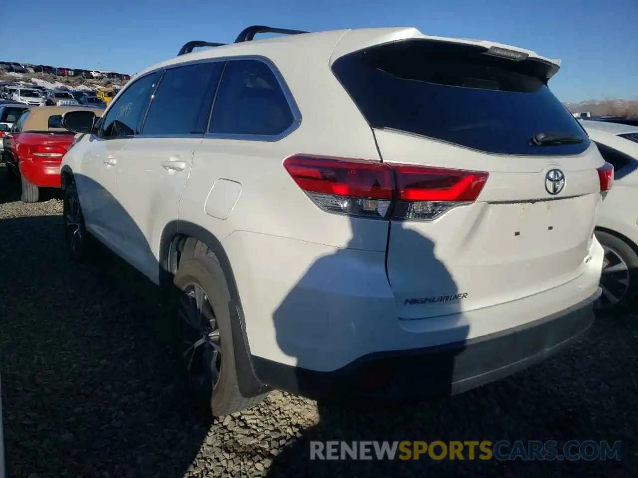 3 Photograph of a damaged car 5TDBZRFH6KS733525 TOYOTA HIGHLANDER 2019