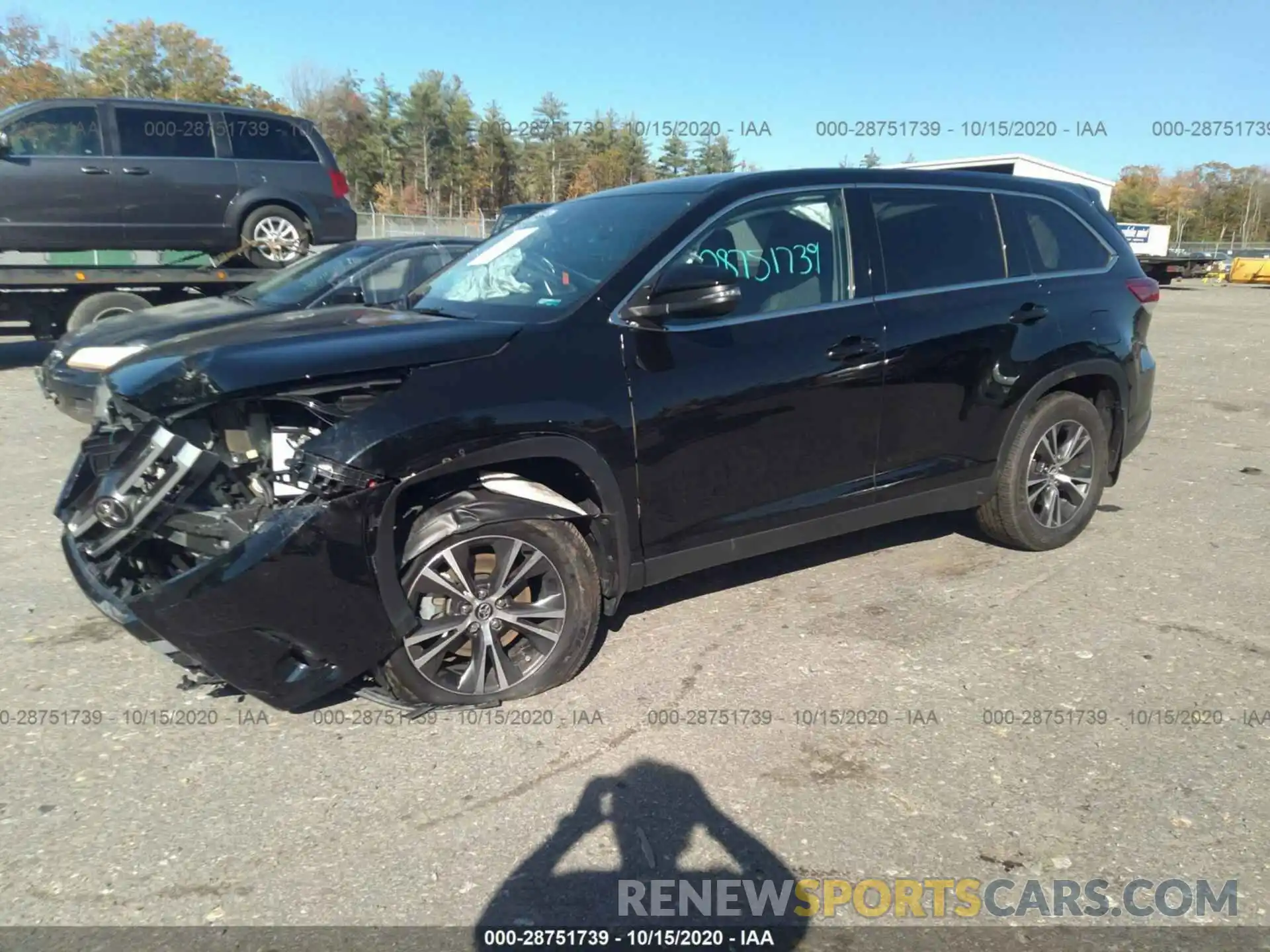 2 Photograph of a damaged car 5TDBZRFH6KS733749 TOYOTA HIGHLANDER 2019