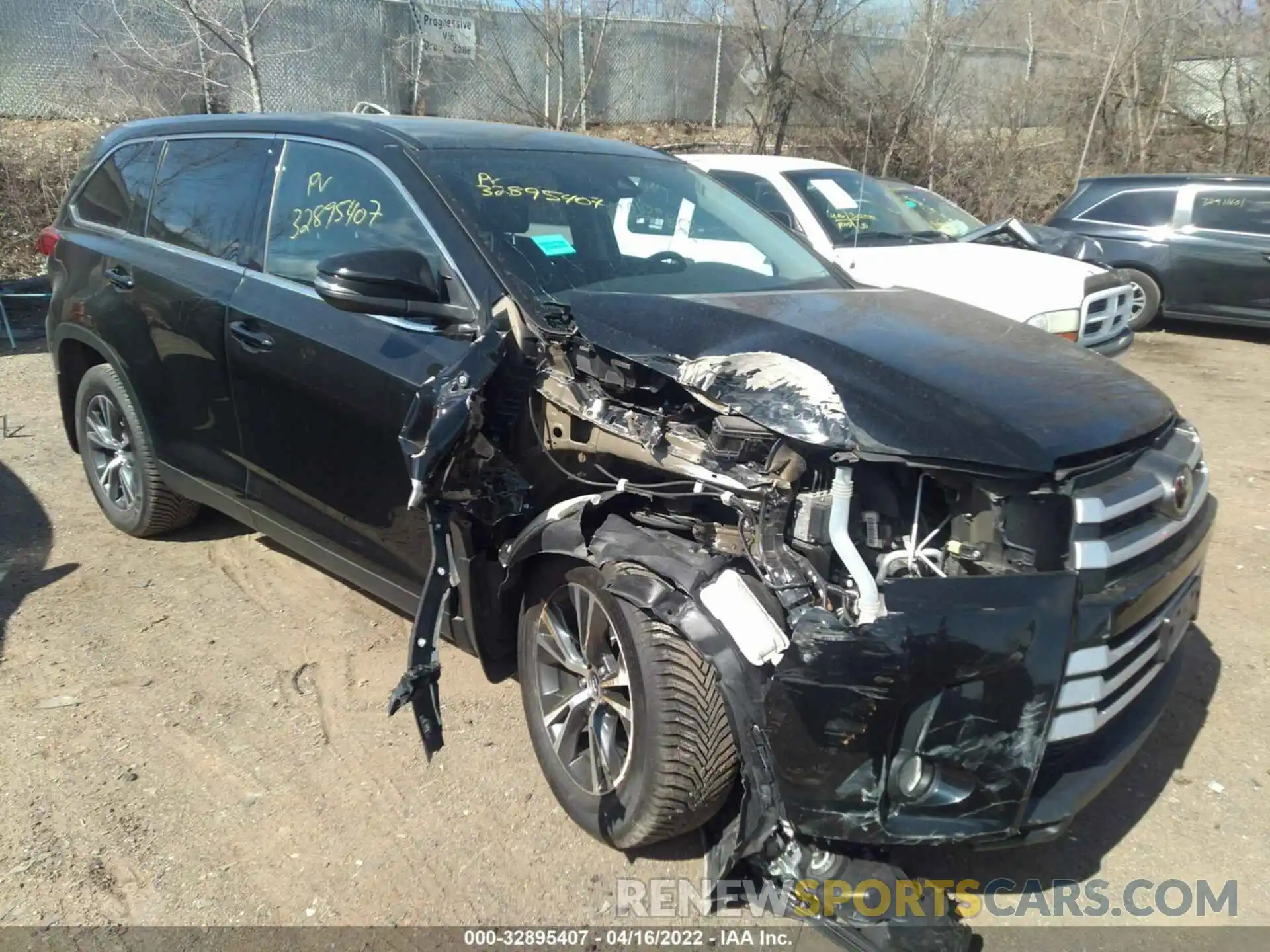 1 Photograph of a damaged car 5TDBZRFH6KS741060 TOYOTA HIGHLANDER 2019