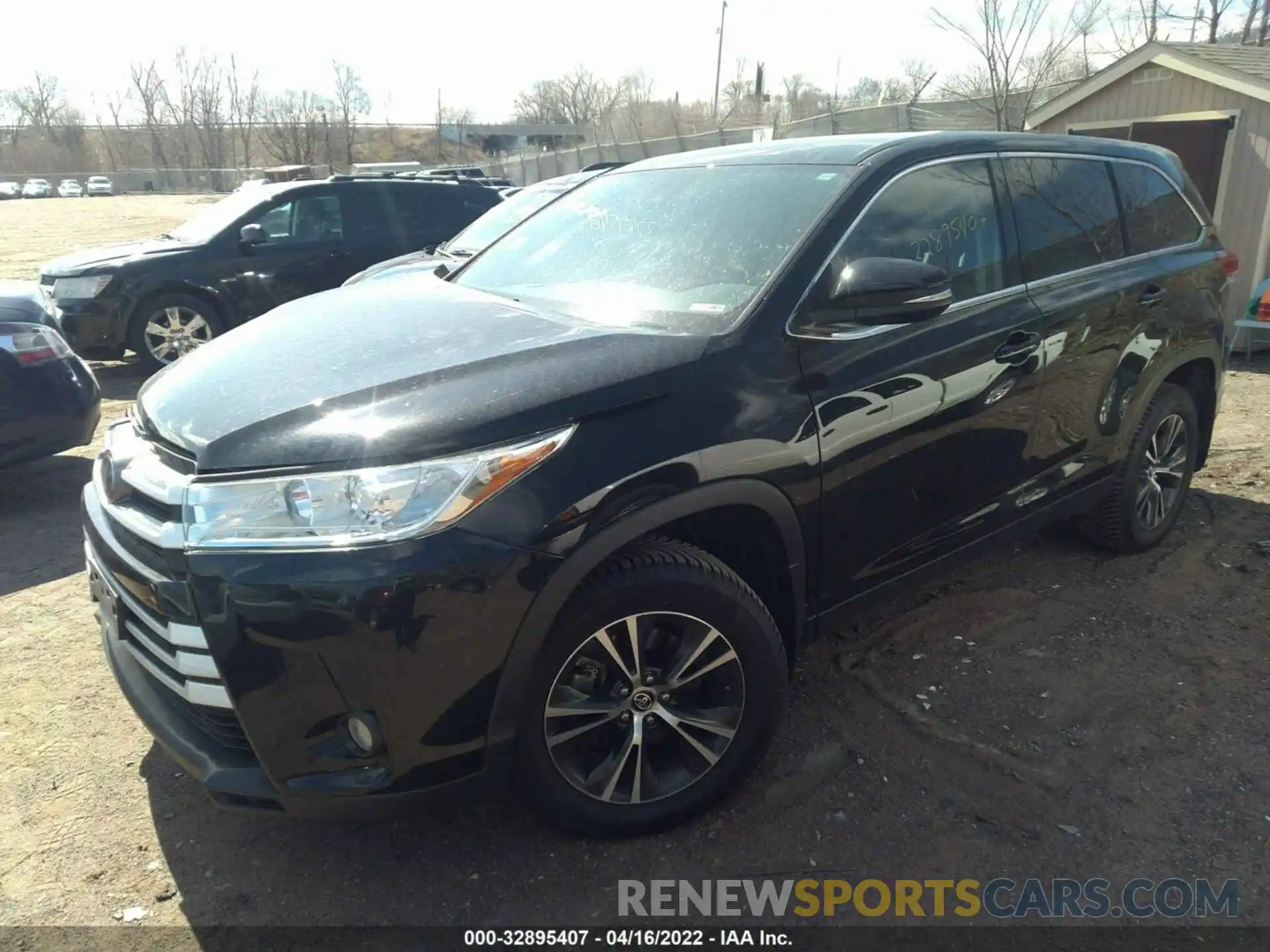 2 Photograph of a damaged car 5TDBZRFH6KS741060 TOYOTA HIGHLANDER 2019