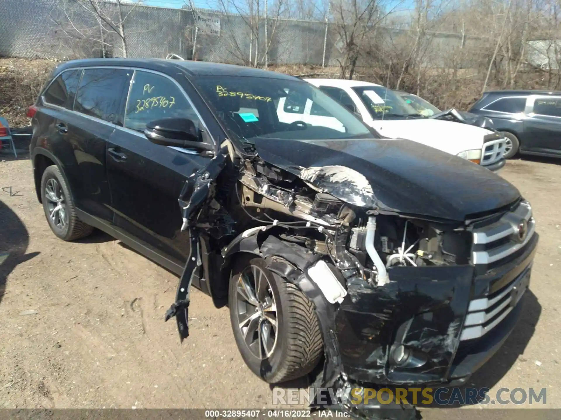 6 Photograph of a damaged car 5TDBZRFH6KS741060 TOYOTA HIGHLANDER 2019