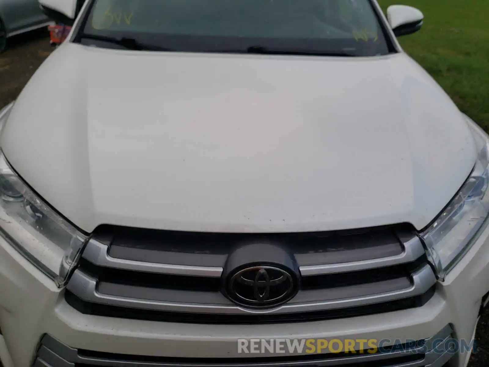 9 Photograph of a damaged car 5TDBZRFH6KS922627 TOYOTA HIGHLANDER 2019