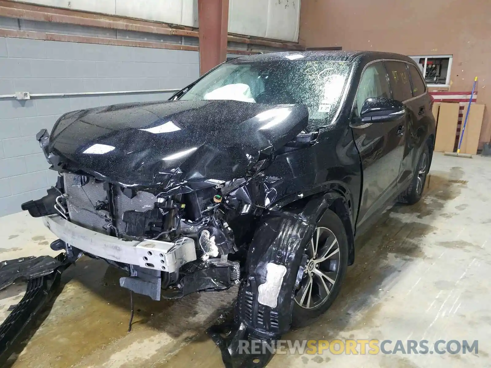 2 Photograph of a damaged car 5TDBZRFH6KS925009 TOYOTA HIGHLANDER 2019