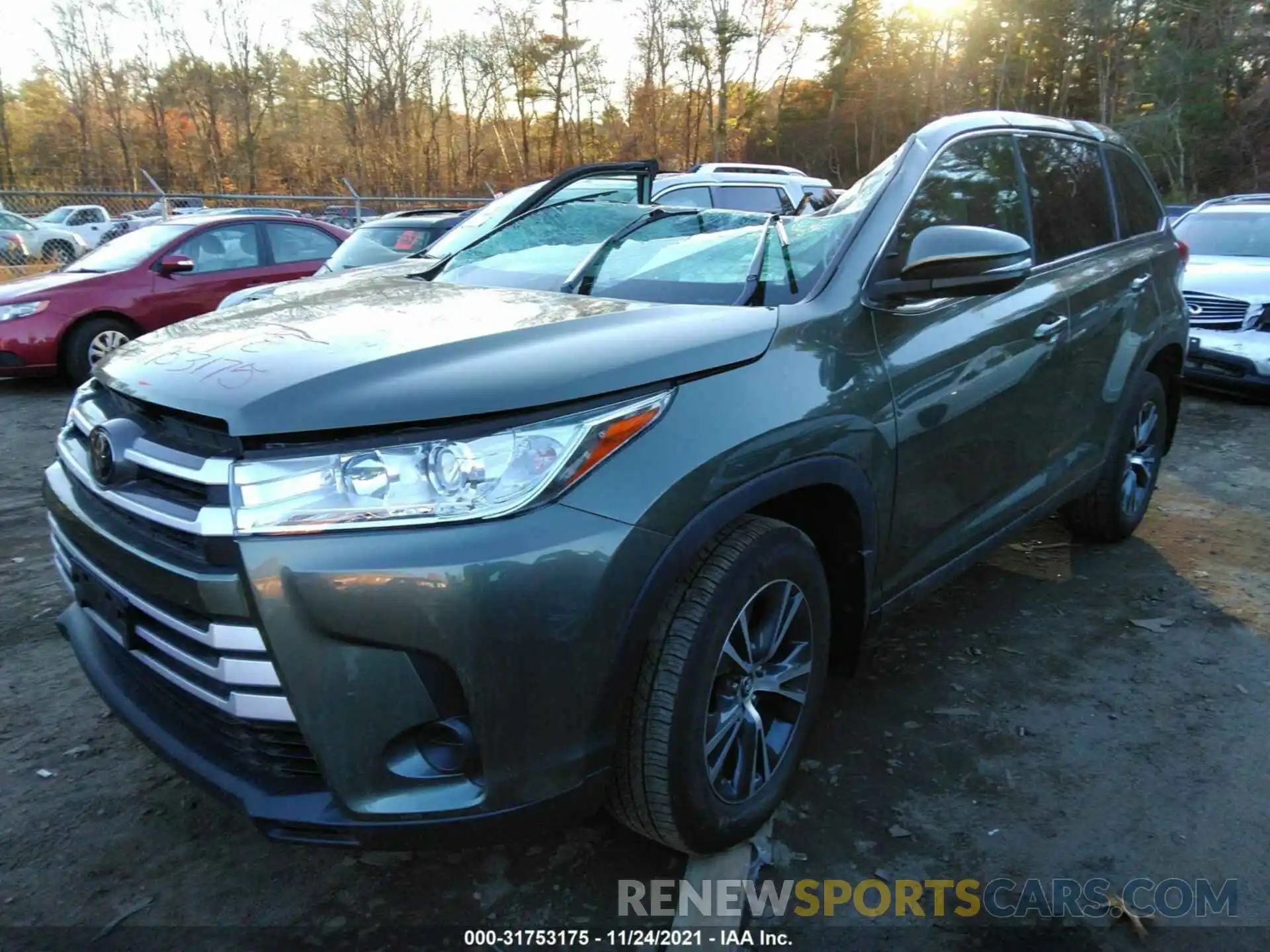 2 Photograph of a damaged car 5TDBZRFH6KS928556 TOYOTA HIGHLANDER 2019