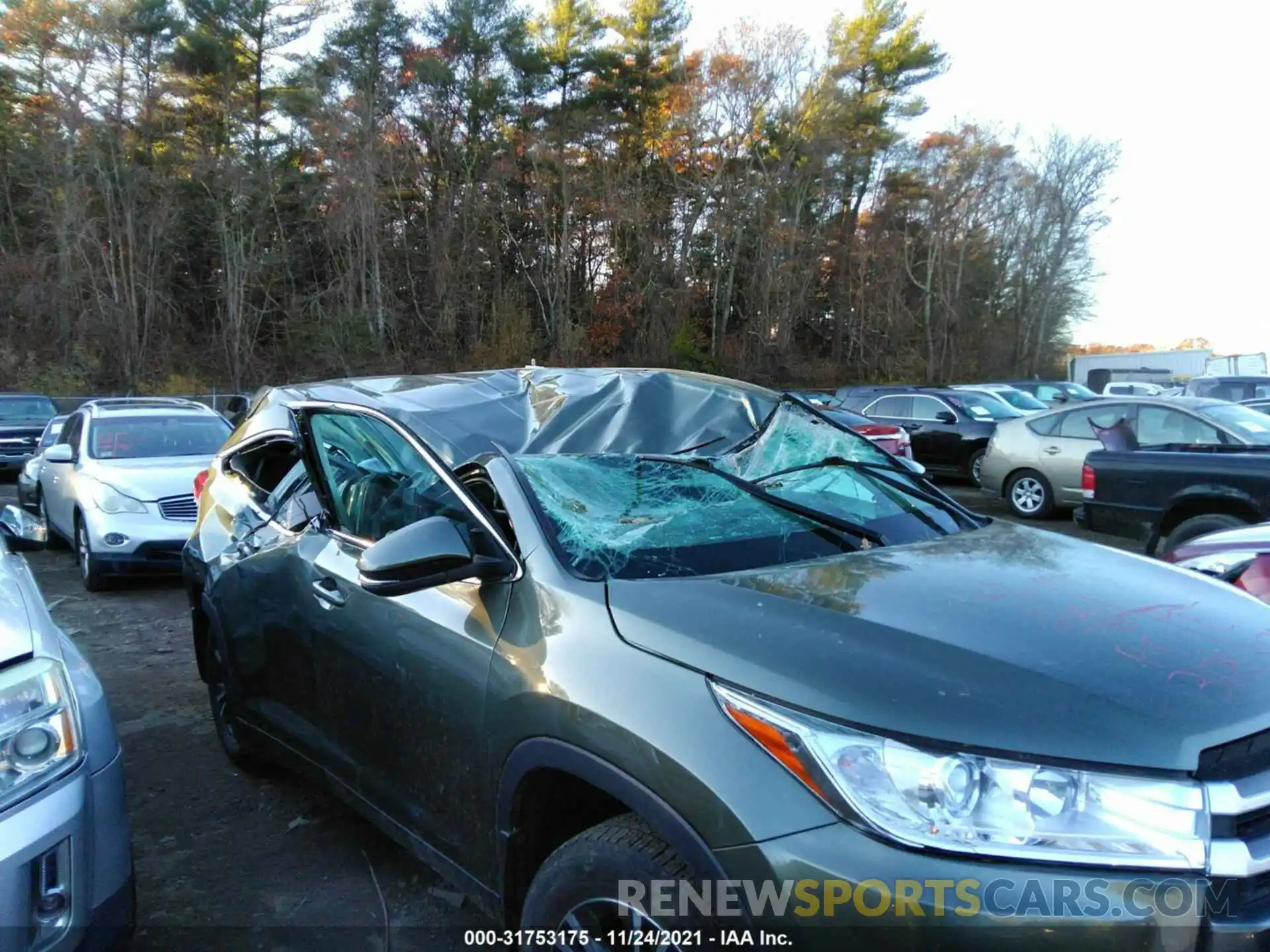 6 Photograph of a damaged car 5TDBZRFH6KS928556 TOYOTA HIGHLANDER 2019