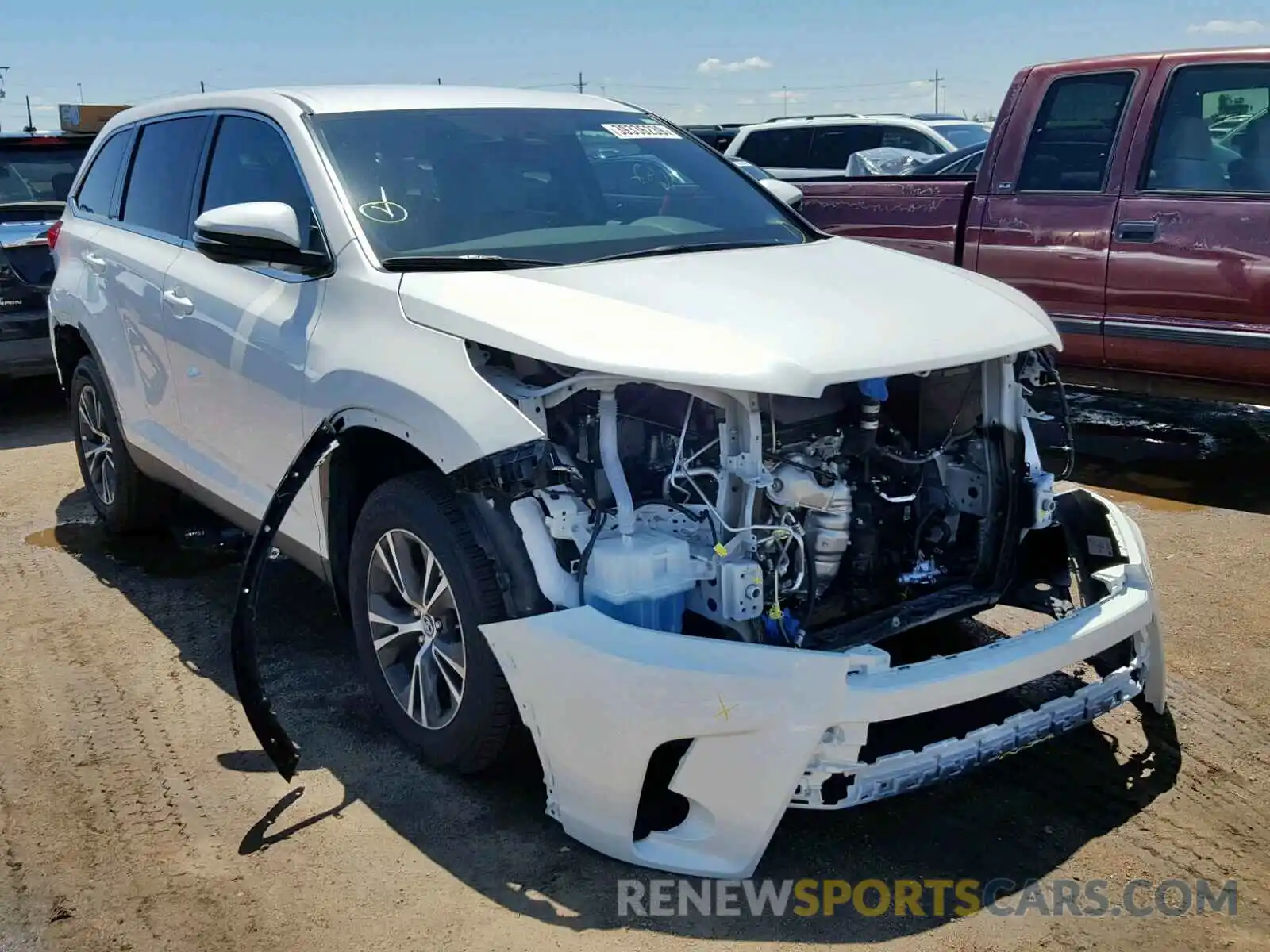 1 Photograph of a damaged car 5TDBZRFH6KS938150 TOYOTA HIGHLANDER 2019