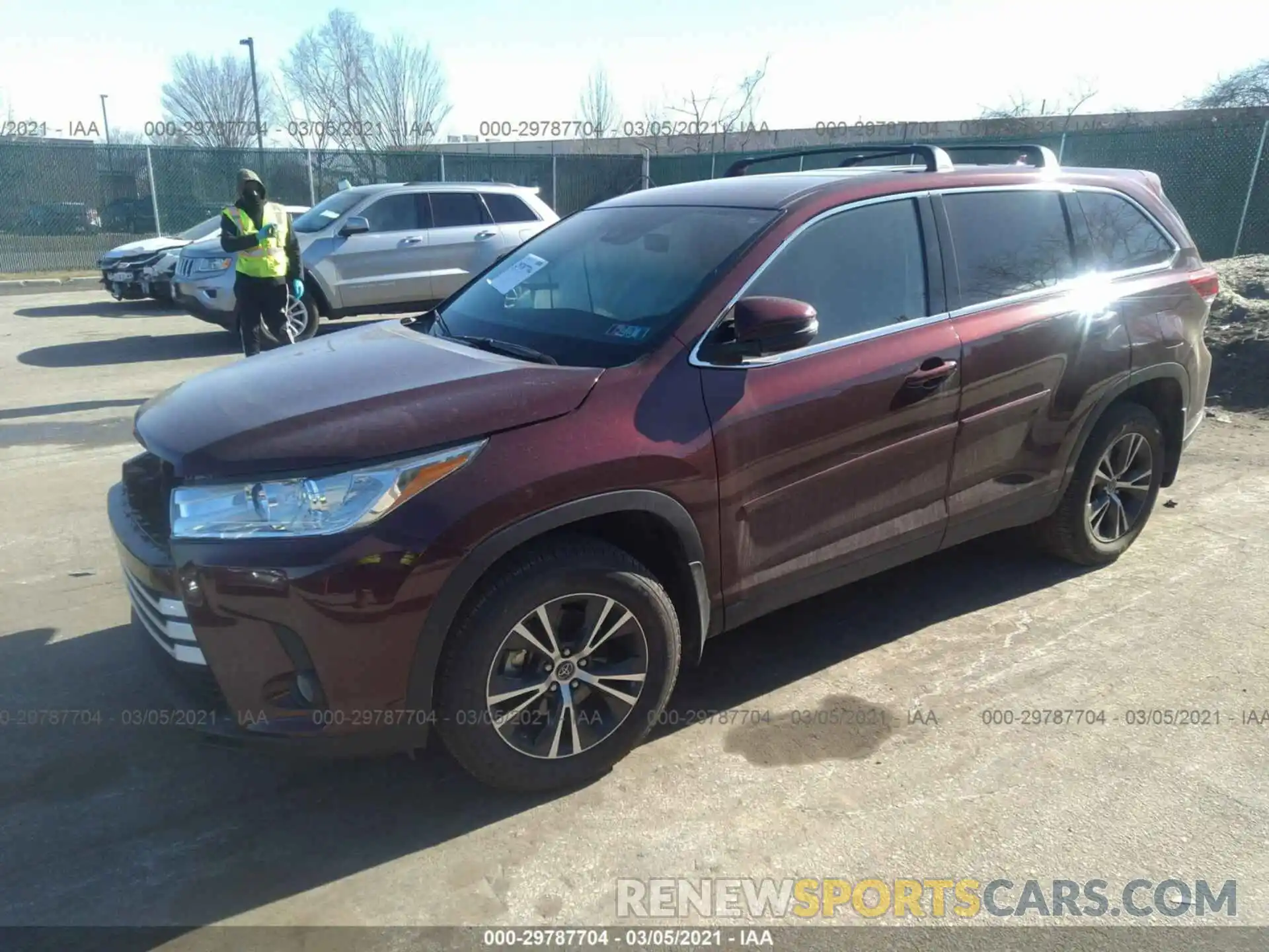 2 Photograph of a damaged car 5TDBZRFH6KS940089 TOYOTA HIGHLANDER 2019