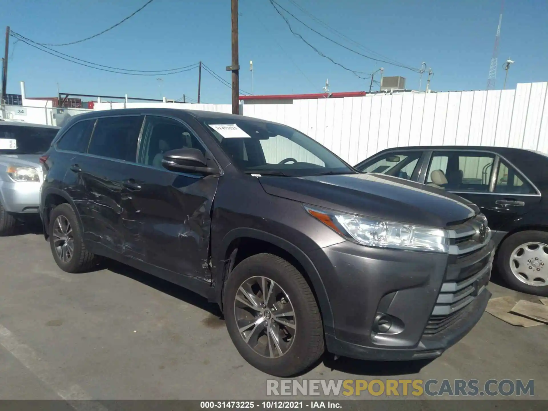 1 Photograph of a damaged car 5TDBZRFH6KS943963 TOYOTA HIGHLANDER 2019