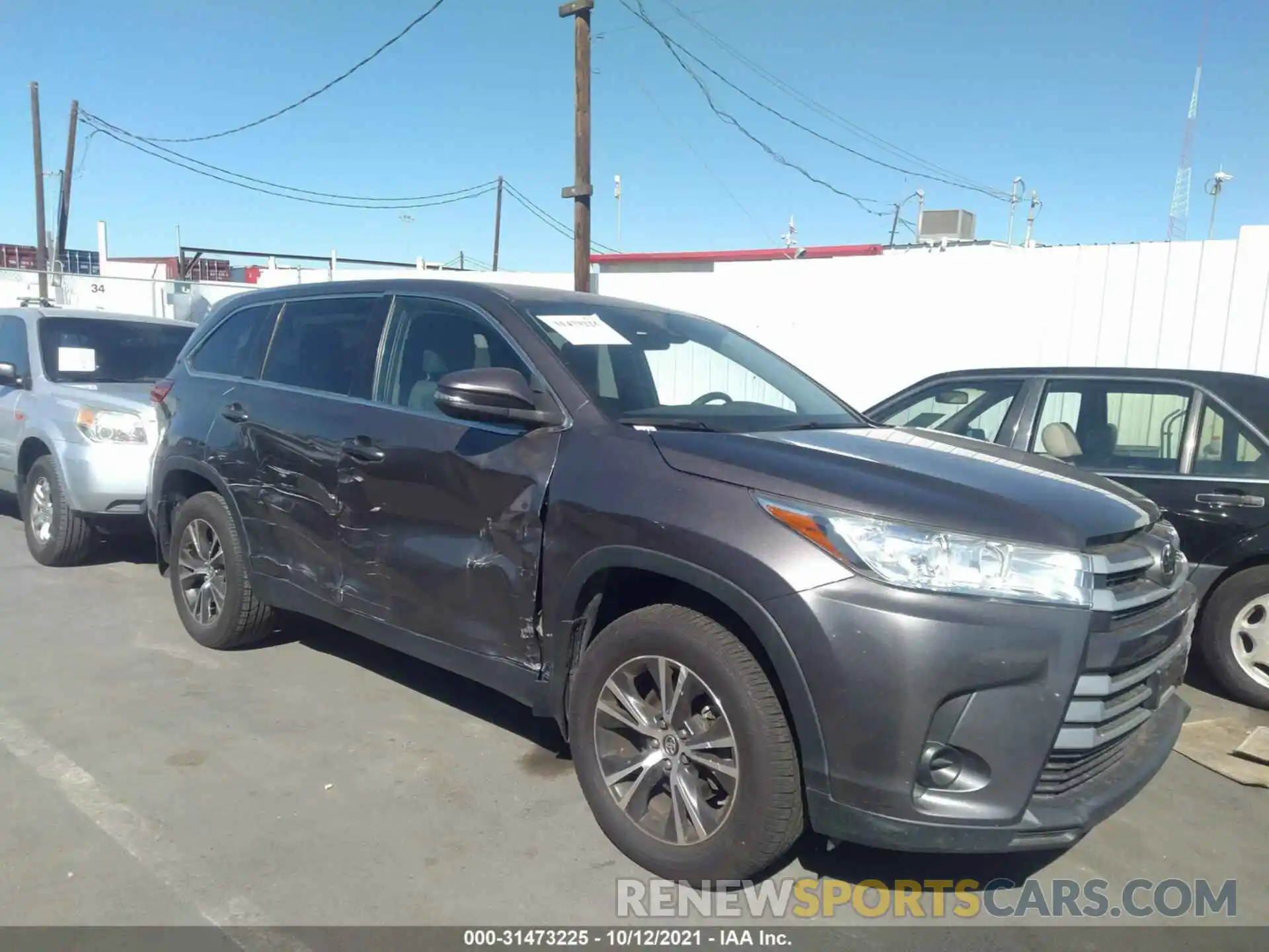 6 Photograph of a damaged car 5TDBZRFH6KS943963 TOYOTA HIGHLANDER 2019