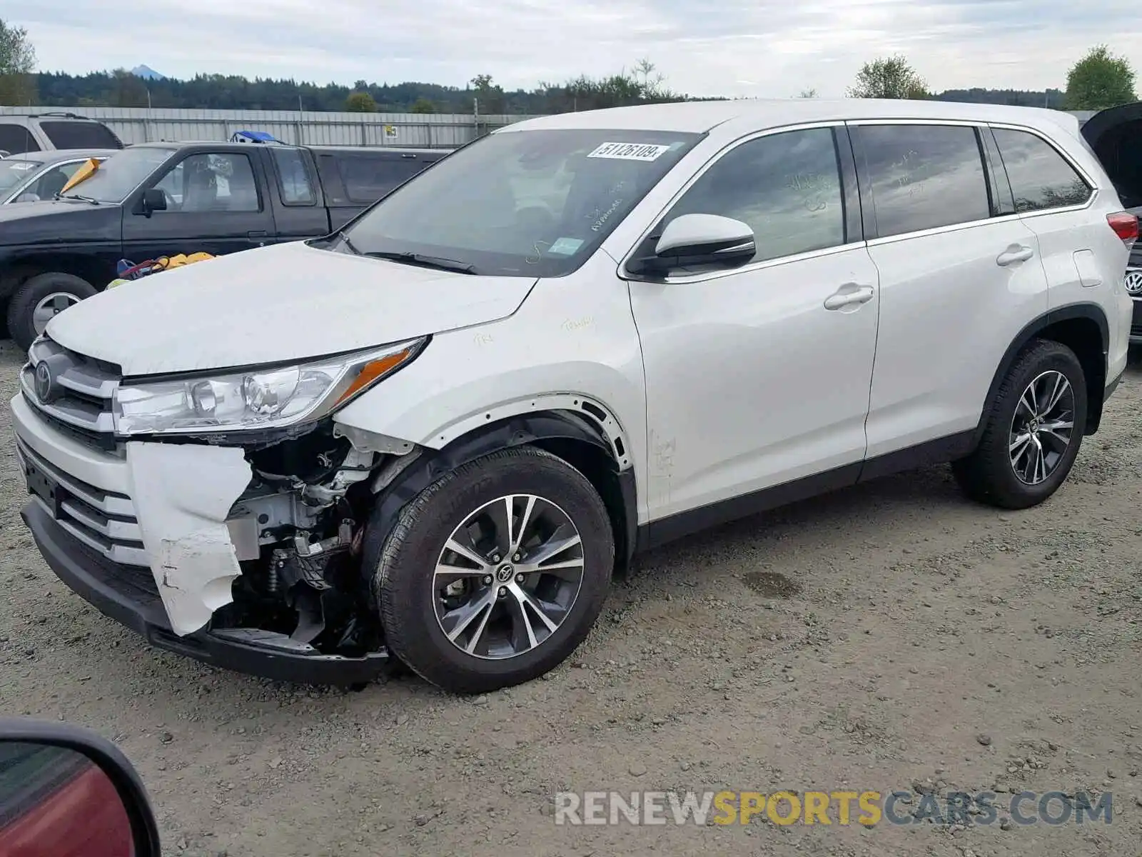 2 Photograph of a damaged car 5TDBZRFH6KS944224 TOYOTA HIGHLANDER 2019