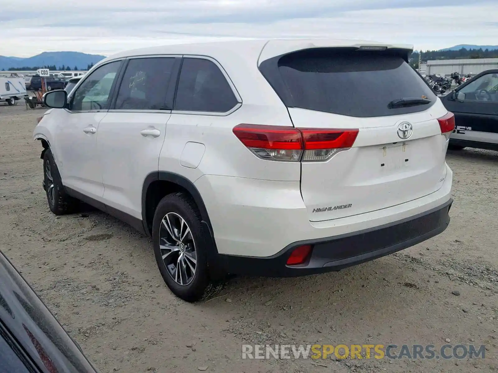 3 Photograph of a damaged car 5TDBZRFH6KS944224 TOYOTA HIGHLANDER 2019