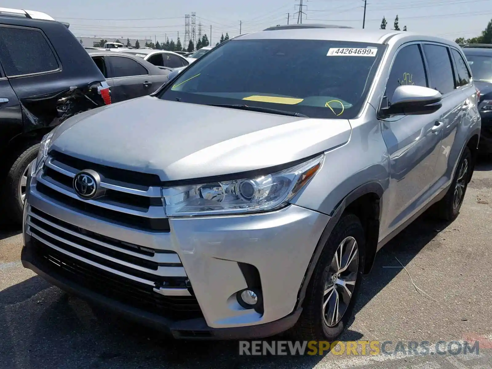 2 Photograph of a damaged car 5TDBZRFH6KS944837 TOYOTA HIGHLANDER 2019