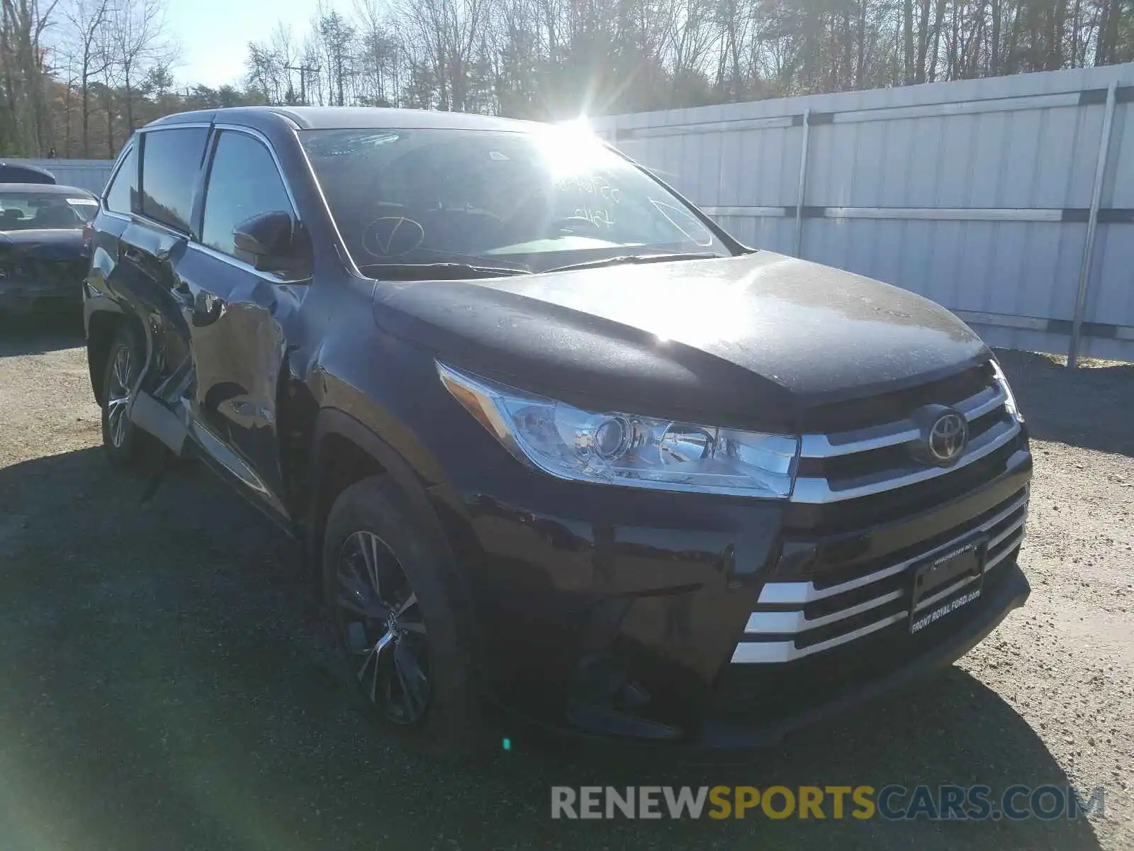 1 Photograph of a damaged car 5TDBZRFH6KS945230 TOYOTA HIGHLANDER 2019