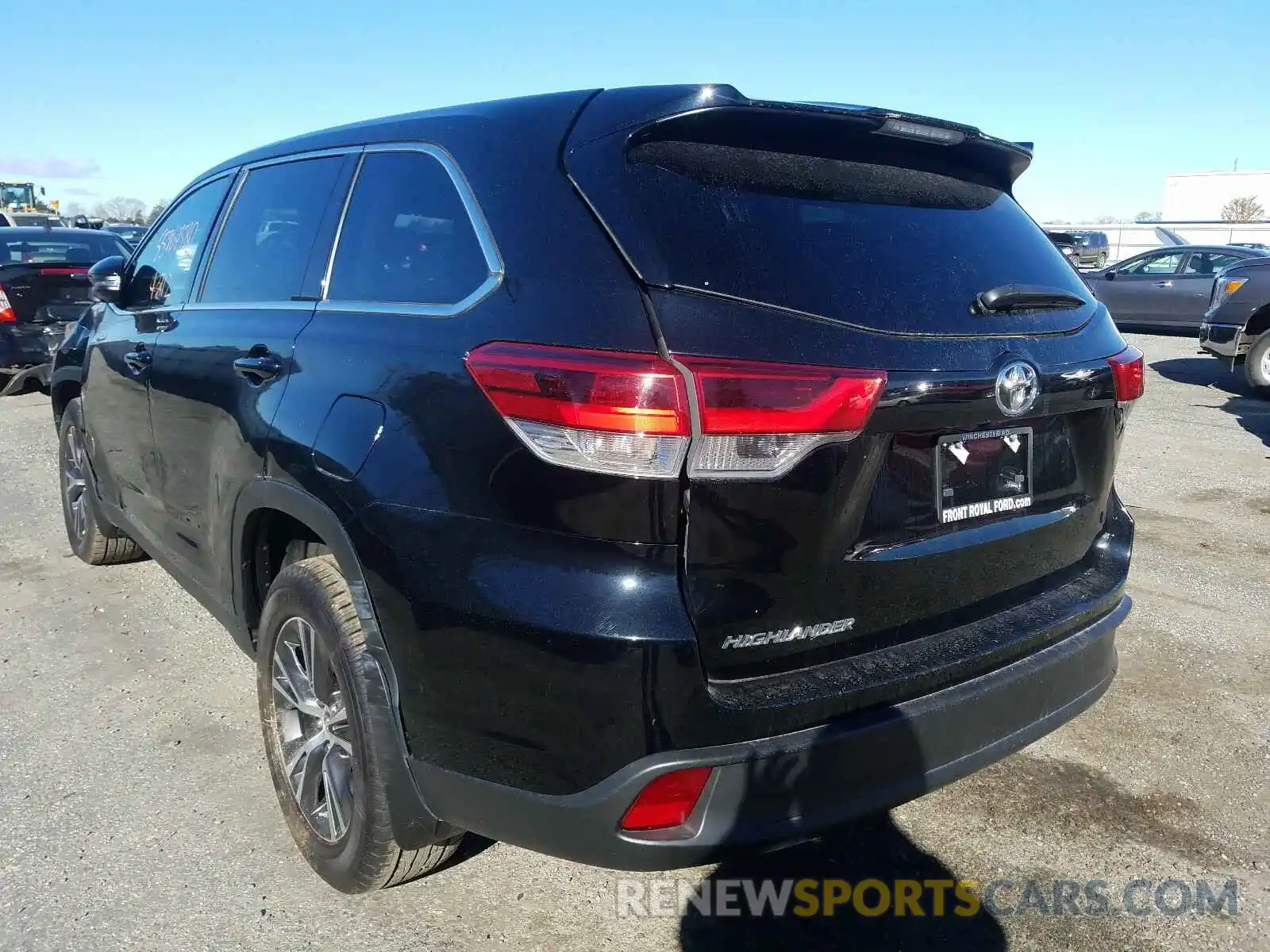 3 Photograph of a damaged car 5TDBZRFH6KS945230 TOYOTA HIGHLANDER 2019