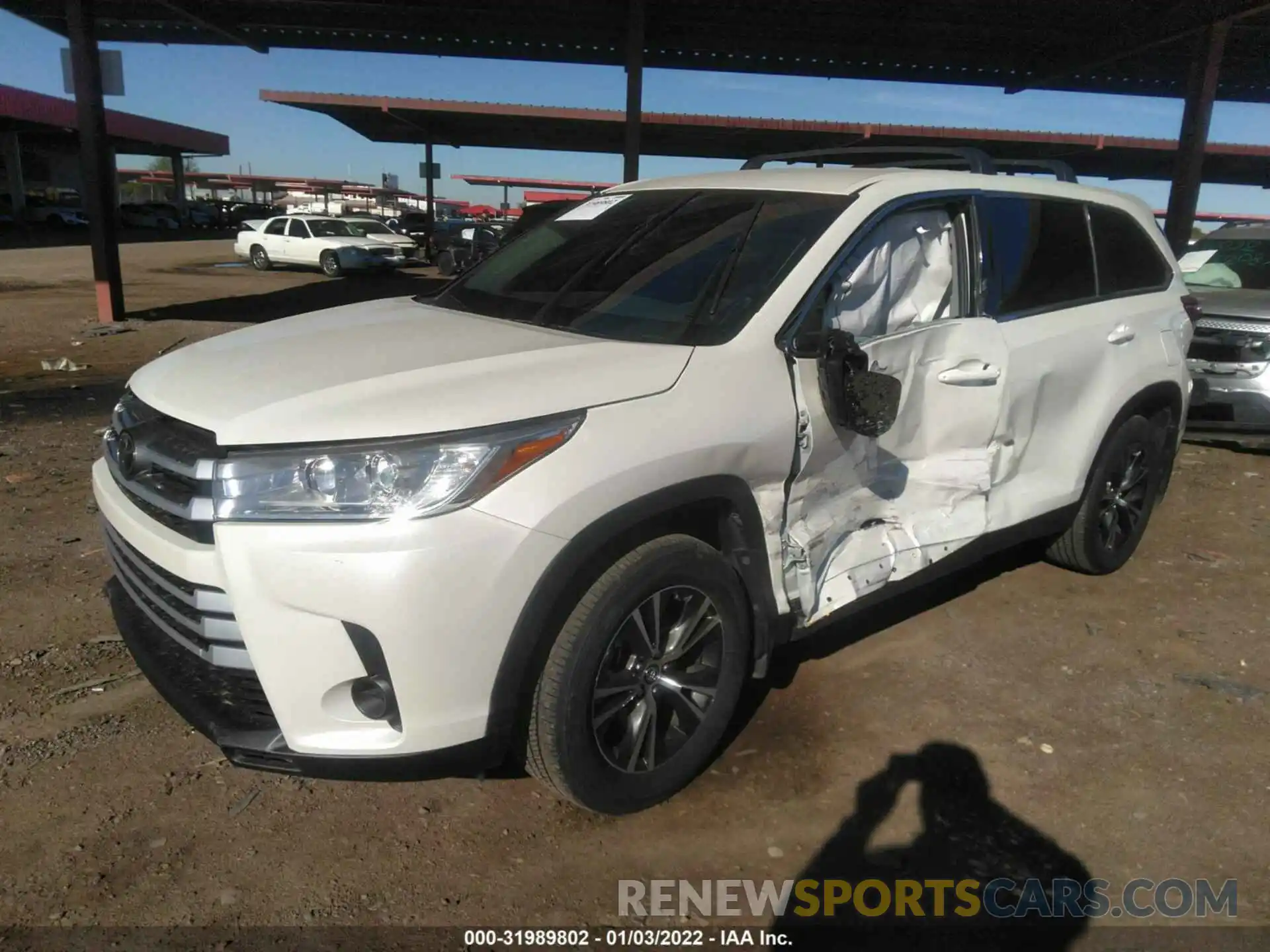 2 Photograph of a damaged car 5TDBZRFH6KS952999 TOYOTA HIGHLANDER 2019