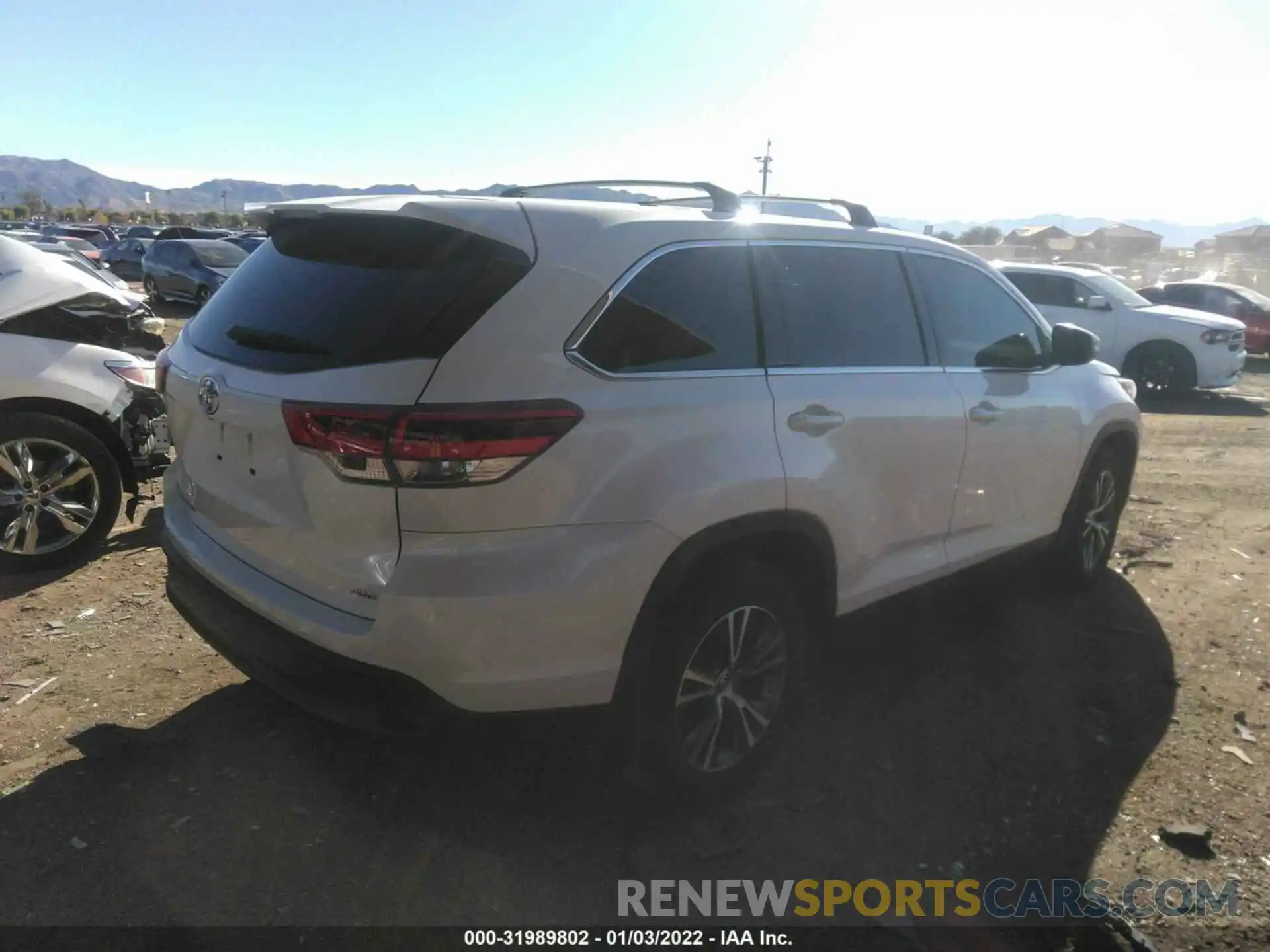 4 Photograph of a damaged car 5TDBZRFH6KS952999 TOYOTA HIGHLANDER 2019