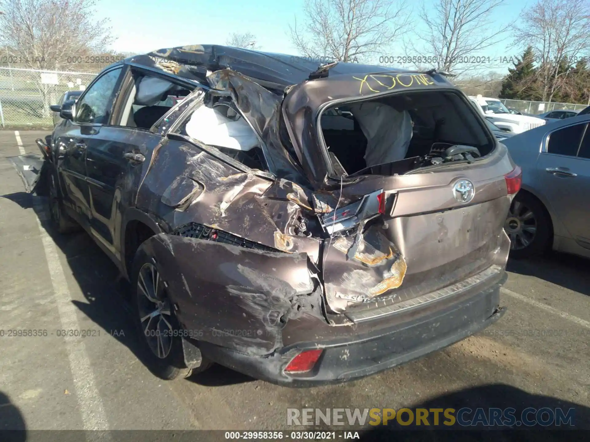 3 Photograph of a damaged car 5TDBZRFH6KS958964 TOYOTA HIGHLANDER 2019