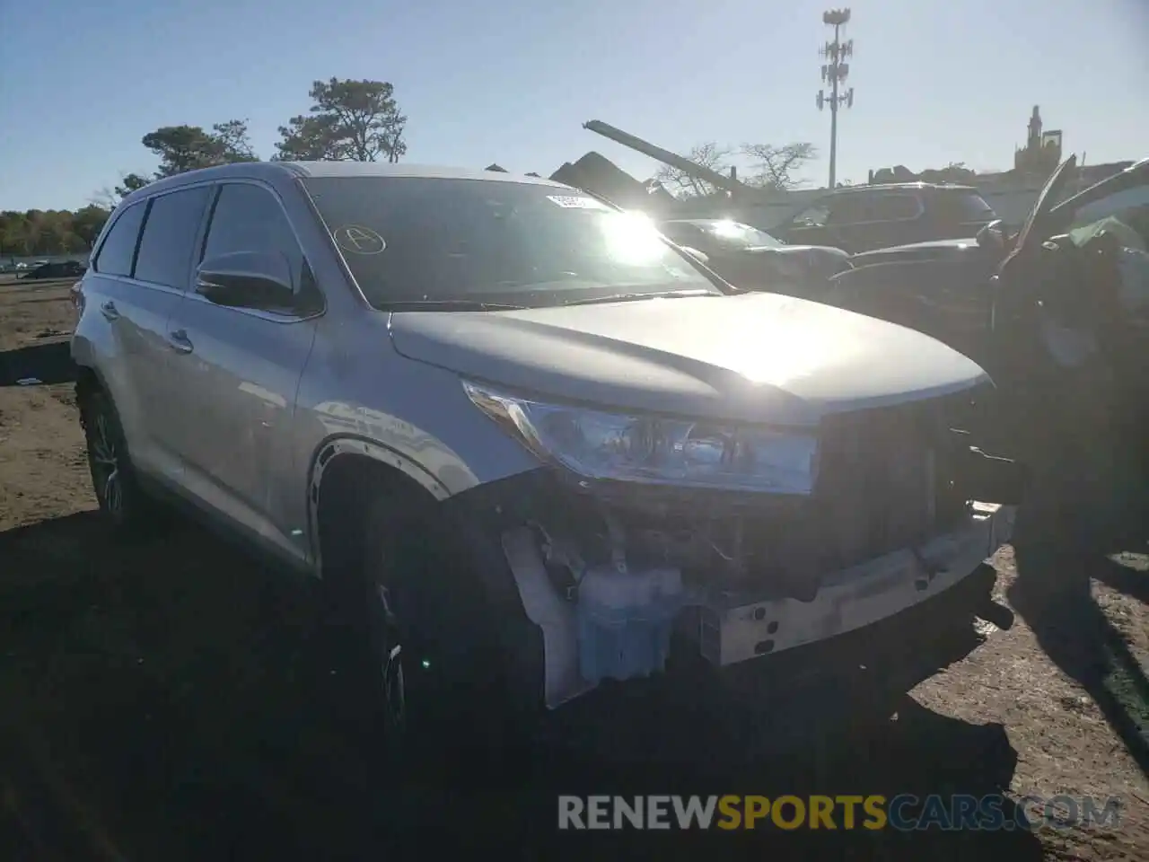 1 Photograph of a damaged car 5TDBZRFH6KS962352 TOYOTA HIGHLANDER 2019