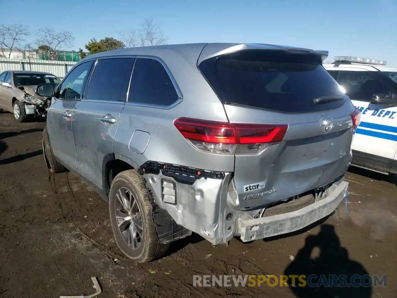 3 Photograph of a damaged car 5TDBZRFH6KS962352 TOYOTA HIGHLANDER 2019