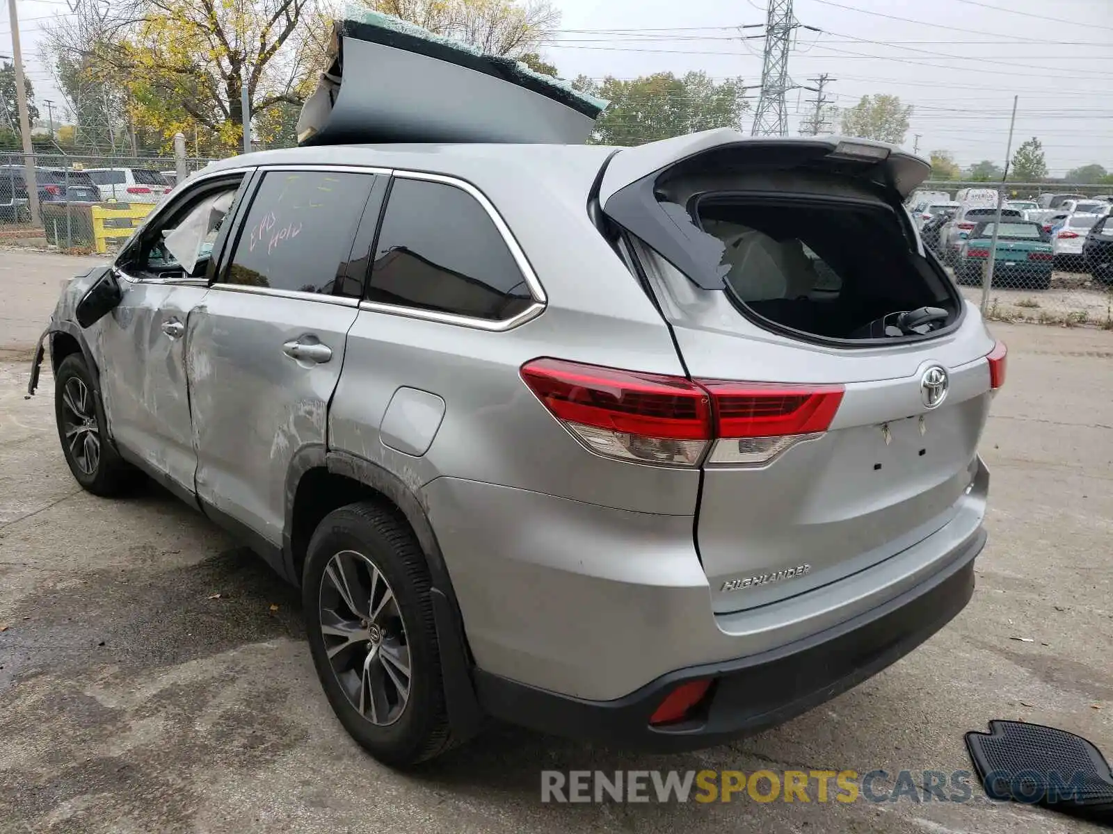 3 Photograph of a damaged car 5TDBZRFH6KS962934 TOYOTA HIGHLANDER 2019