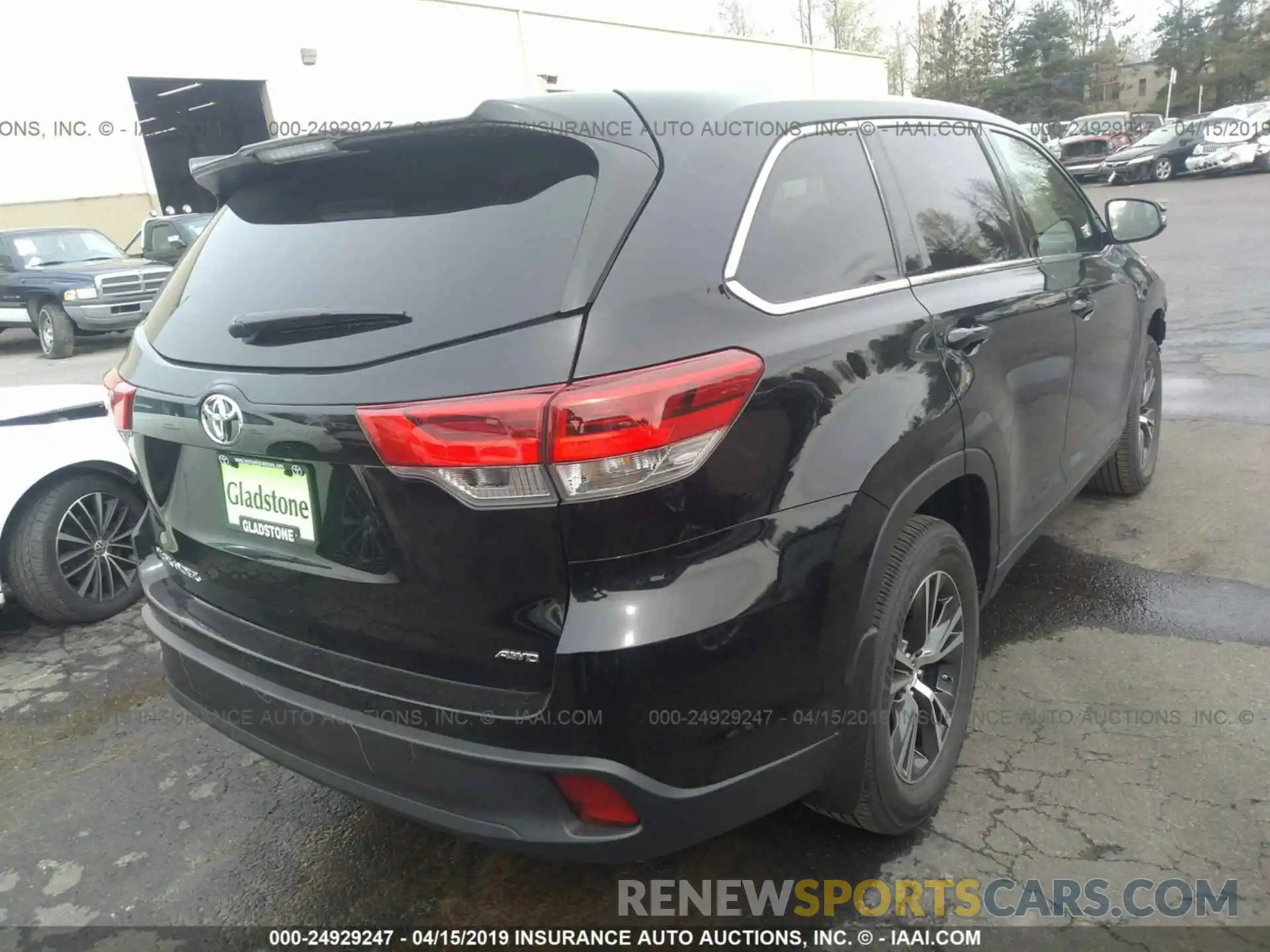 4 Photograph of a damaged car 5TDBZRFH6KS965767 TOYOTA HIGHLANDER 2019