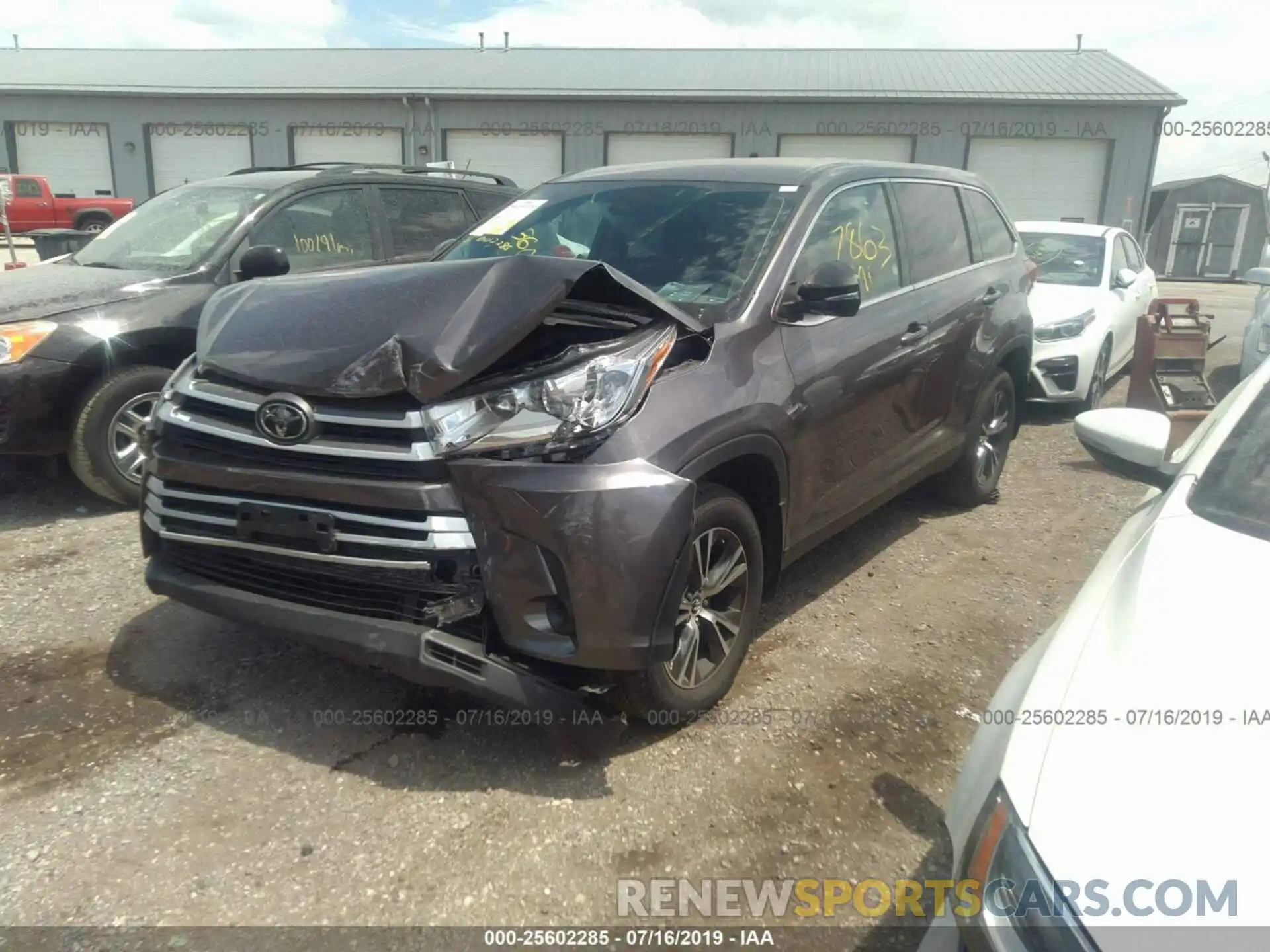 2 Photograph of a damaged car 5TDBZRFH6KS966689 TOYOTA HIGHLANDER 2019