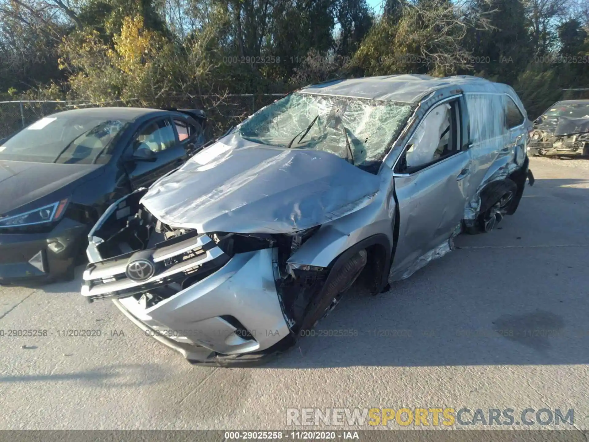 2 Photograph of a damaged car 5TDBZRFH6KS971519 TOYOTA HIGHLANDER 2019