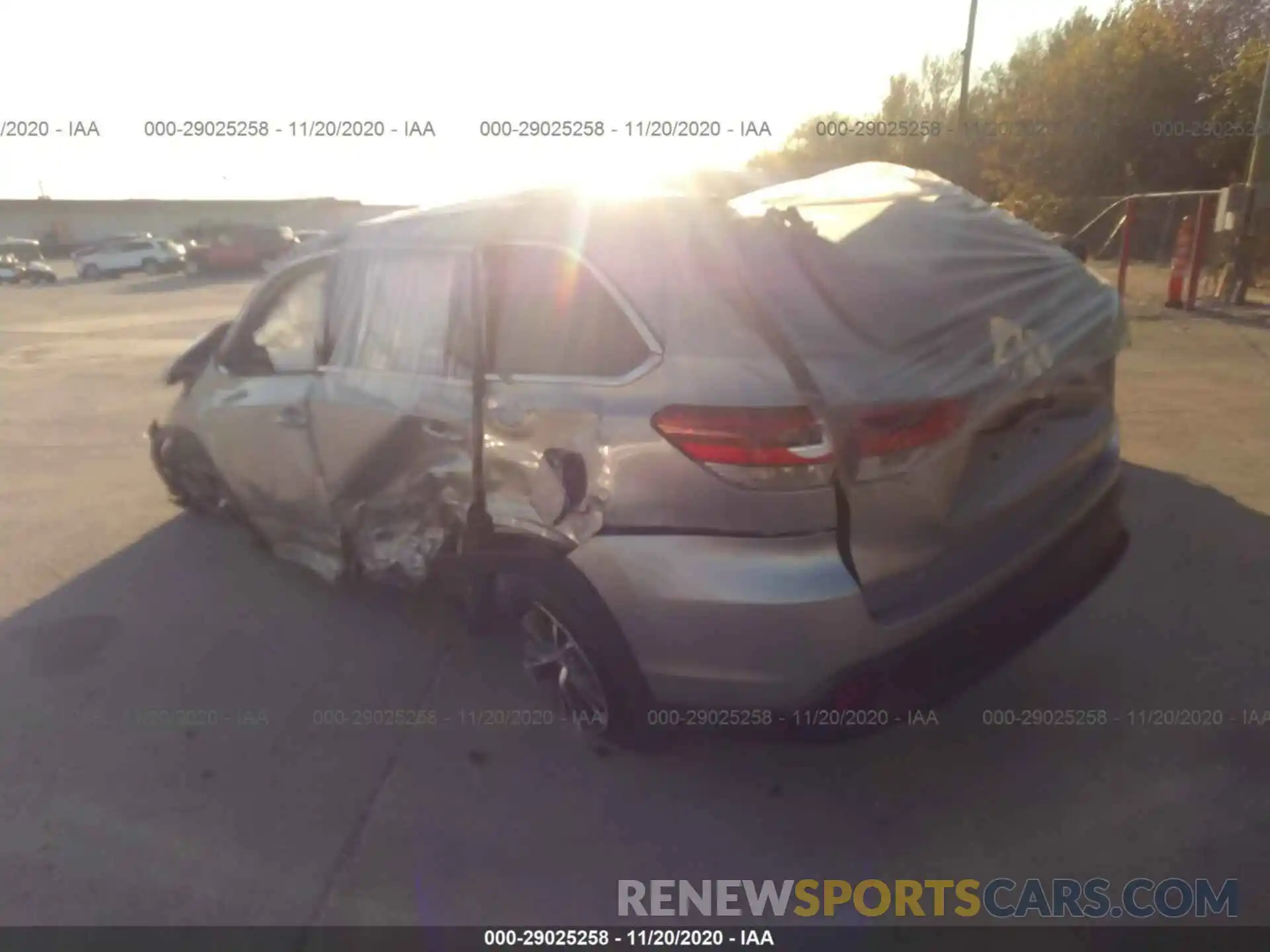 3 Photograph of a damaged car 5TDBZRFH6KS971519 TOYOTA HIGHLANDER 2019