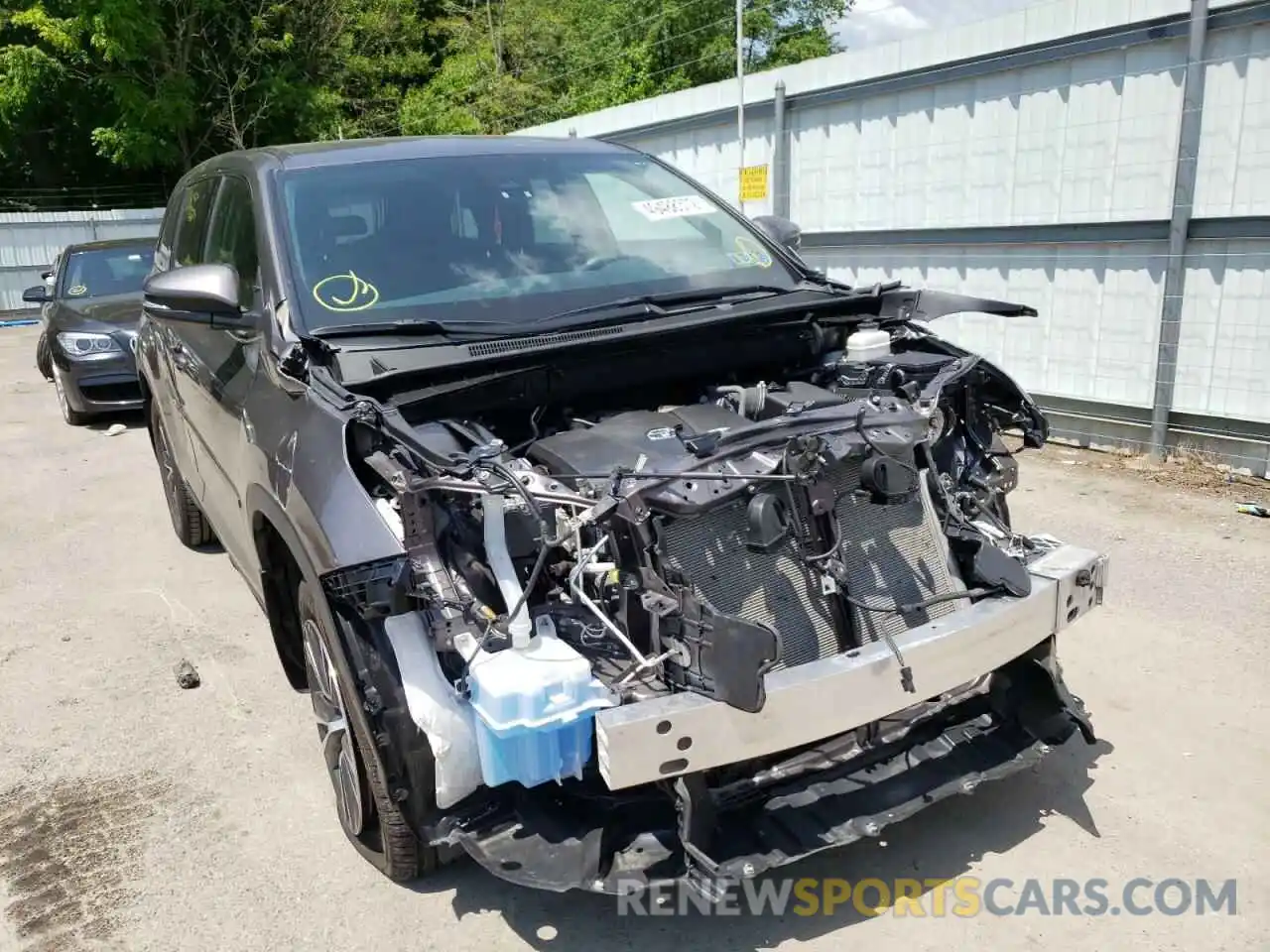 1 Photograph of a damaged car 5TDBZRFH6KS983895 TOYOTA HIGHLANDER 2019